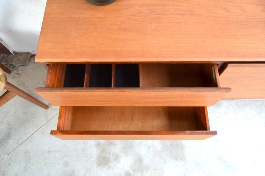 Enfilade minimaliste par White & Newton * 198 cm