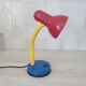 Lampe de bureau couleur Memphis rouge bleu jaune