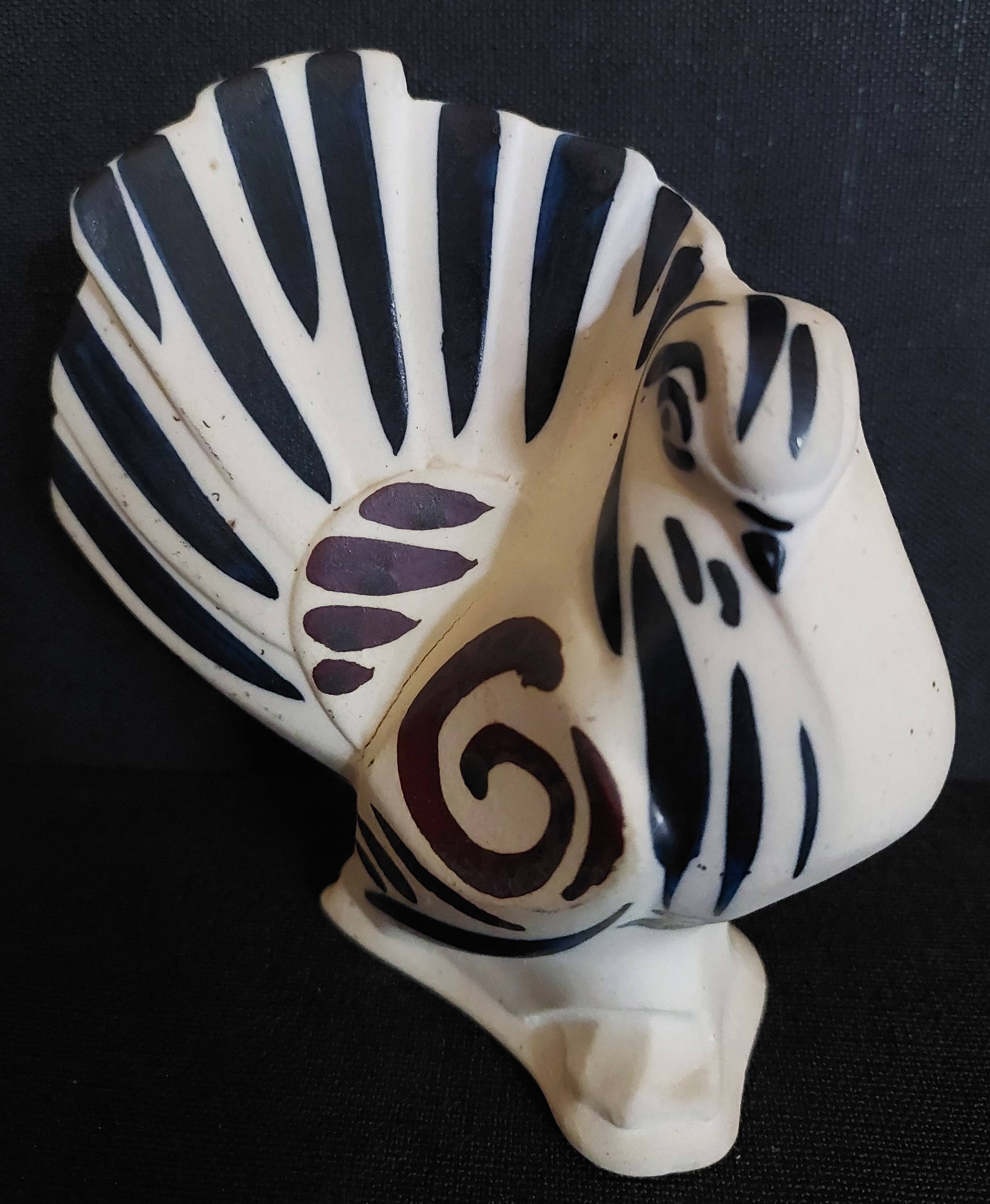Sandstone subject signed Otero Regal ceramic 20th century bird