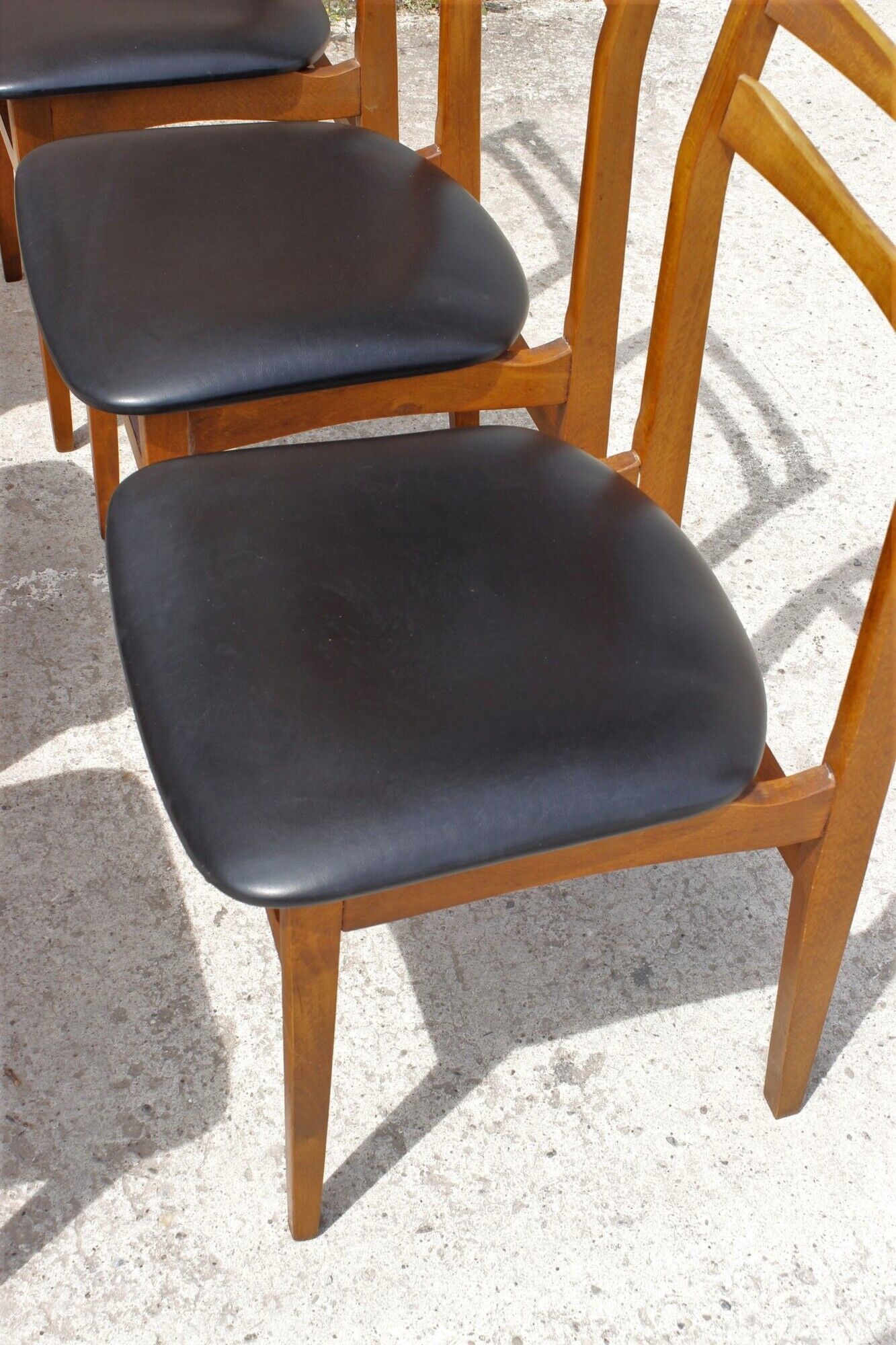 Set of 6 Scandinavian chairs in beech and black skaï, 1960s