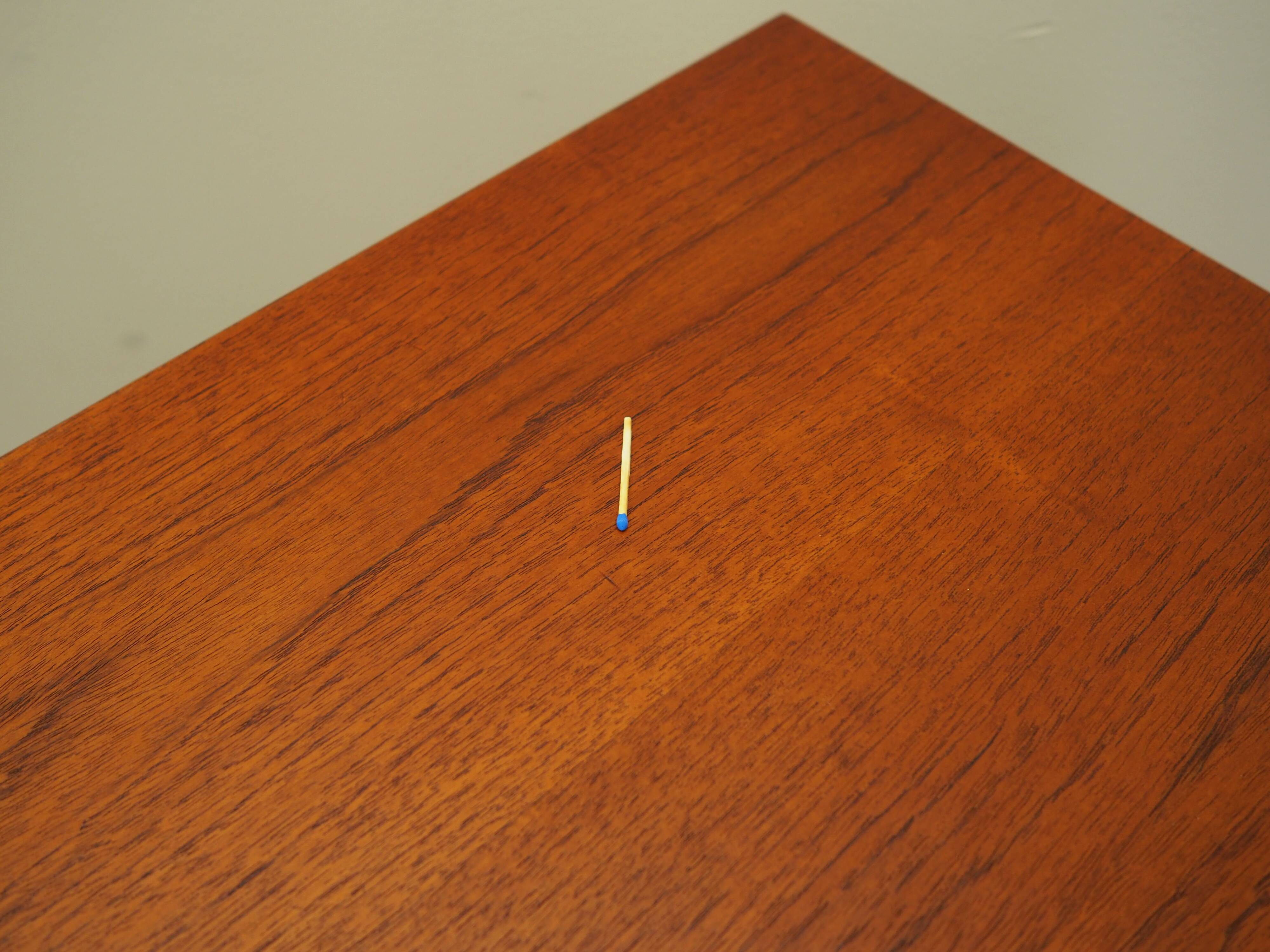 Buffet haut en teck, design danois, années 1970, production : Danemark