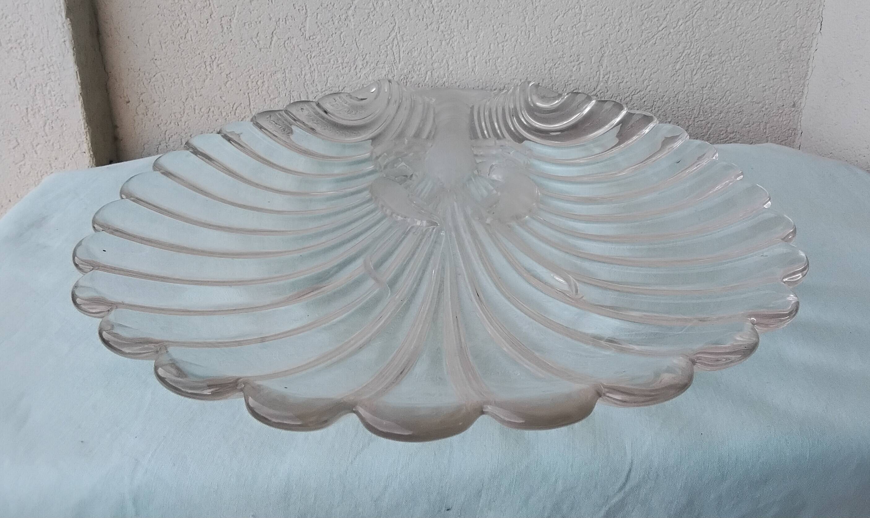 Glass dish for shellfish or crustaceans lobster