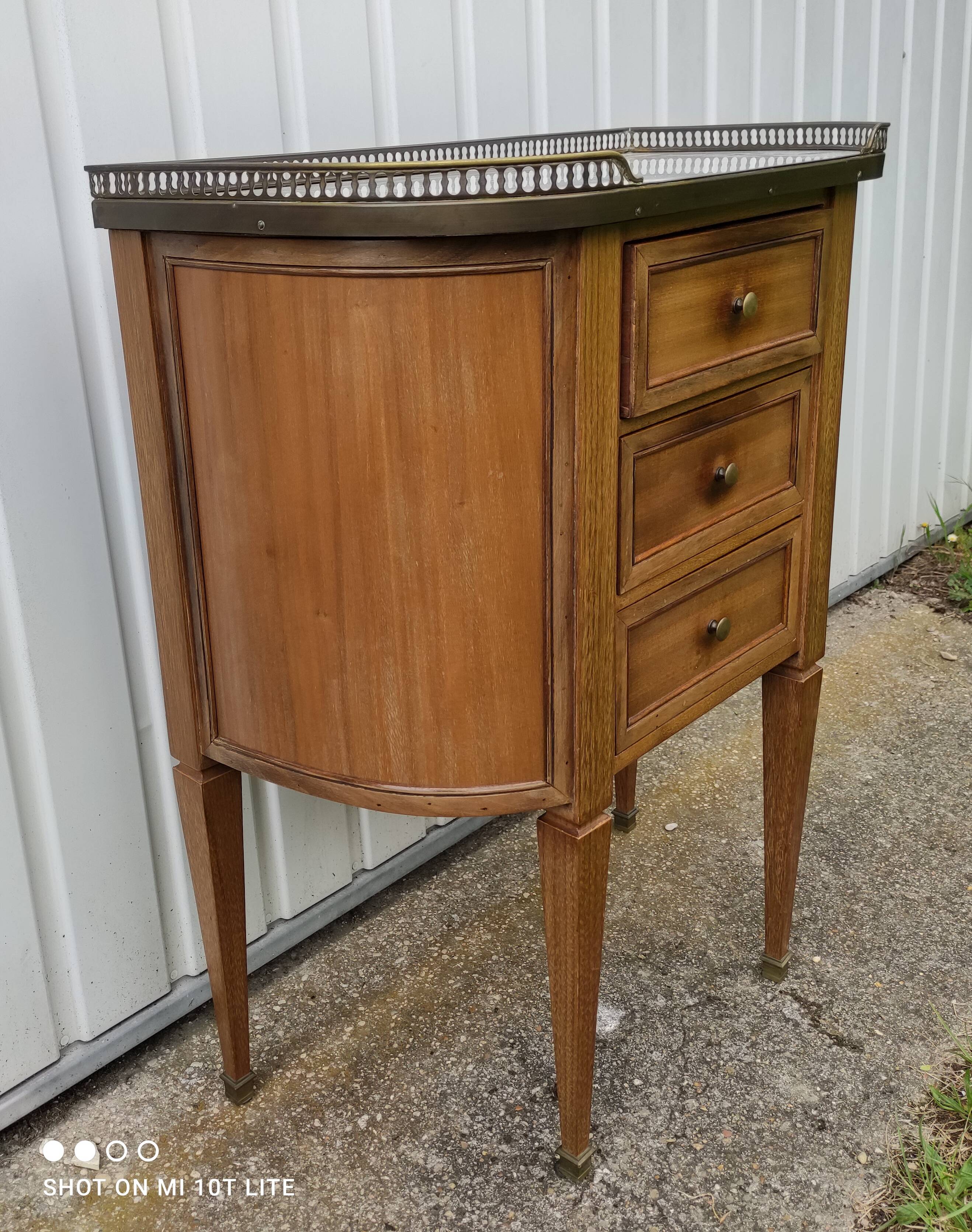 Louis XVI-style commodity