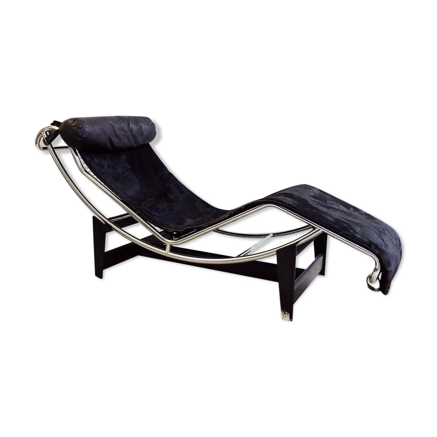 LC4 long chair in foal by Le Corbusier for Cassina