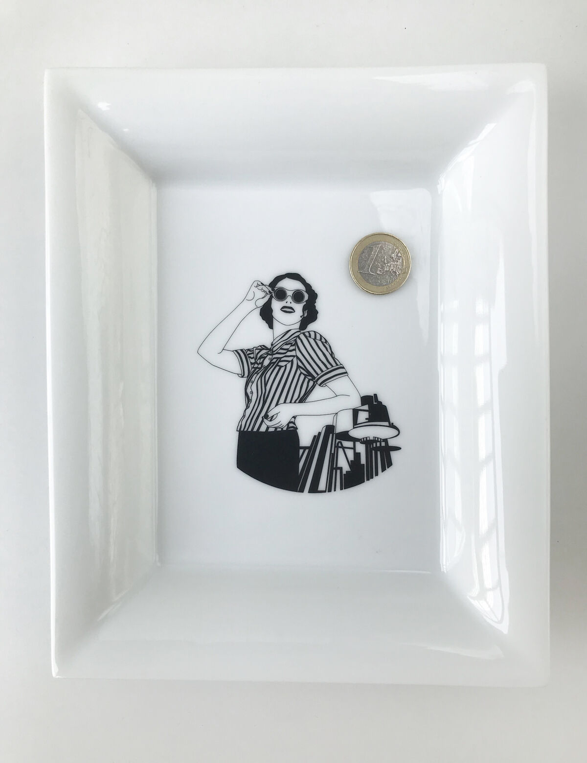 FAR4 porcelain pocket tray