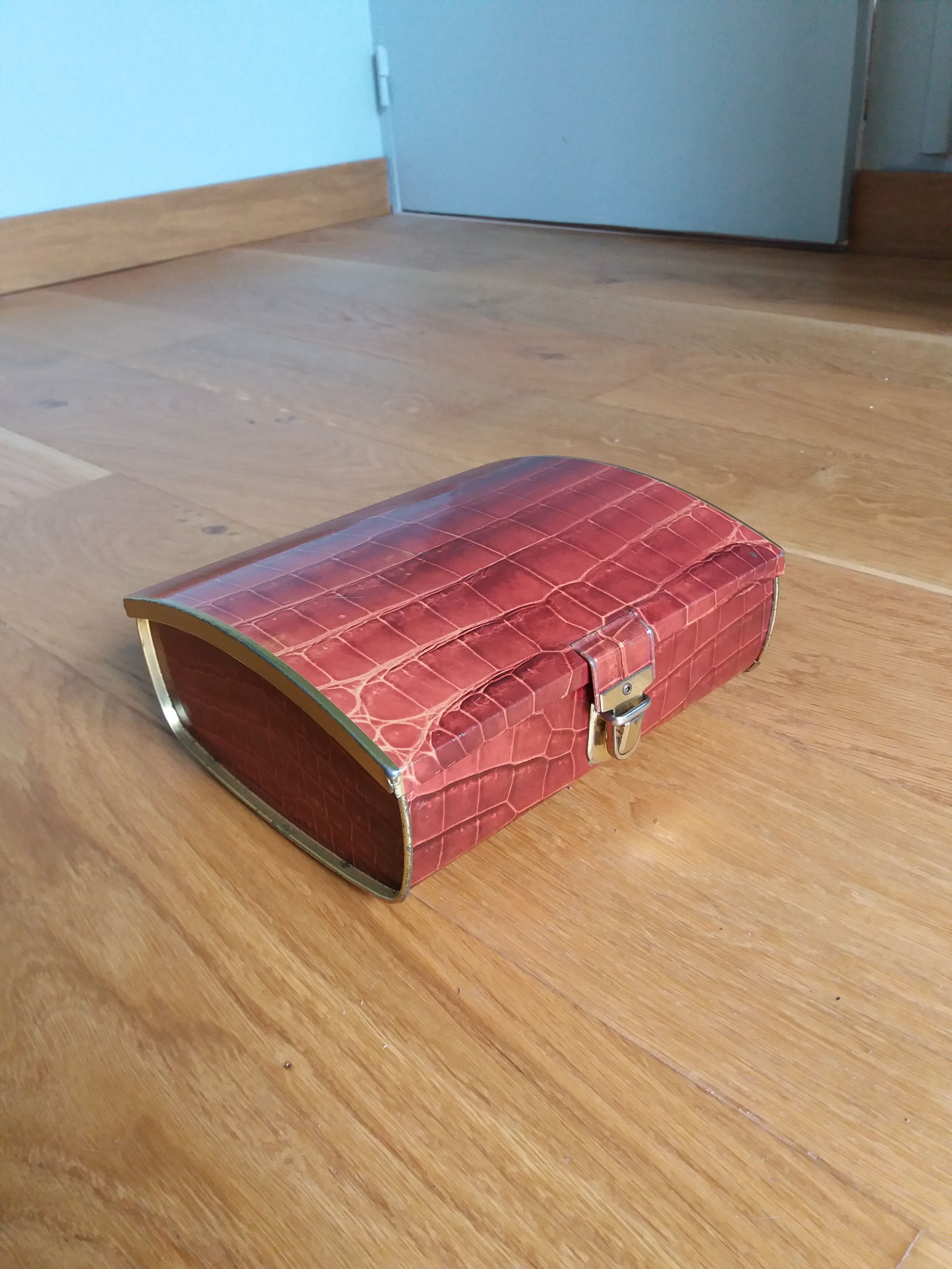 Cote d'Or crocodile skin effect metal advertising box