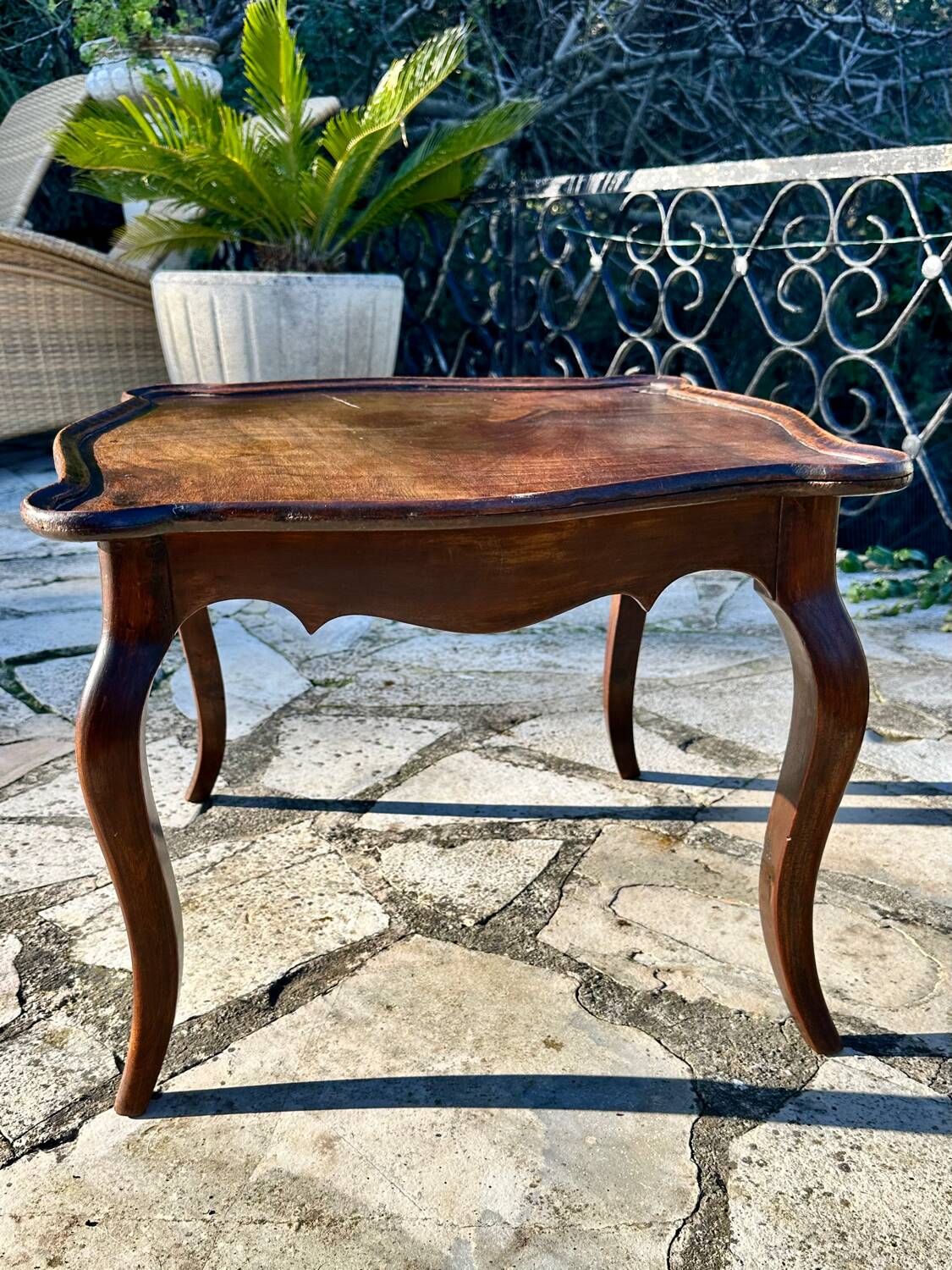 Walnut coffee table in Louis XV style, 19th century.