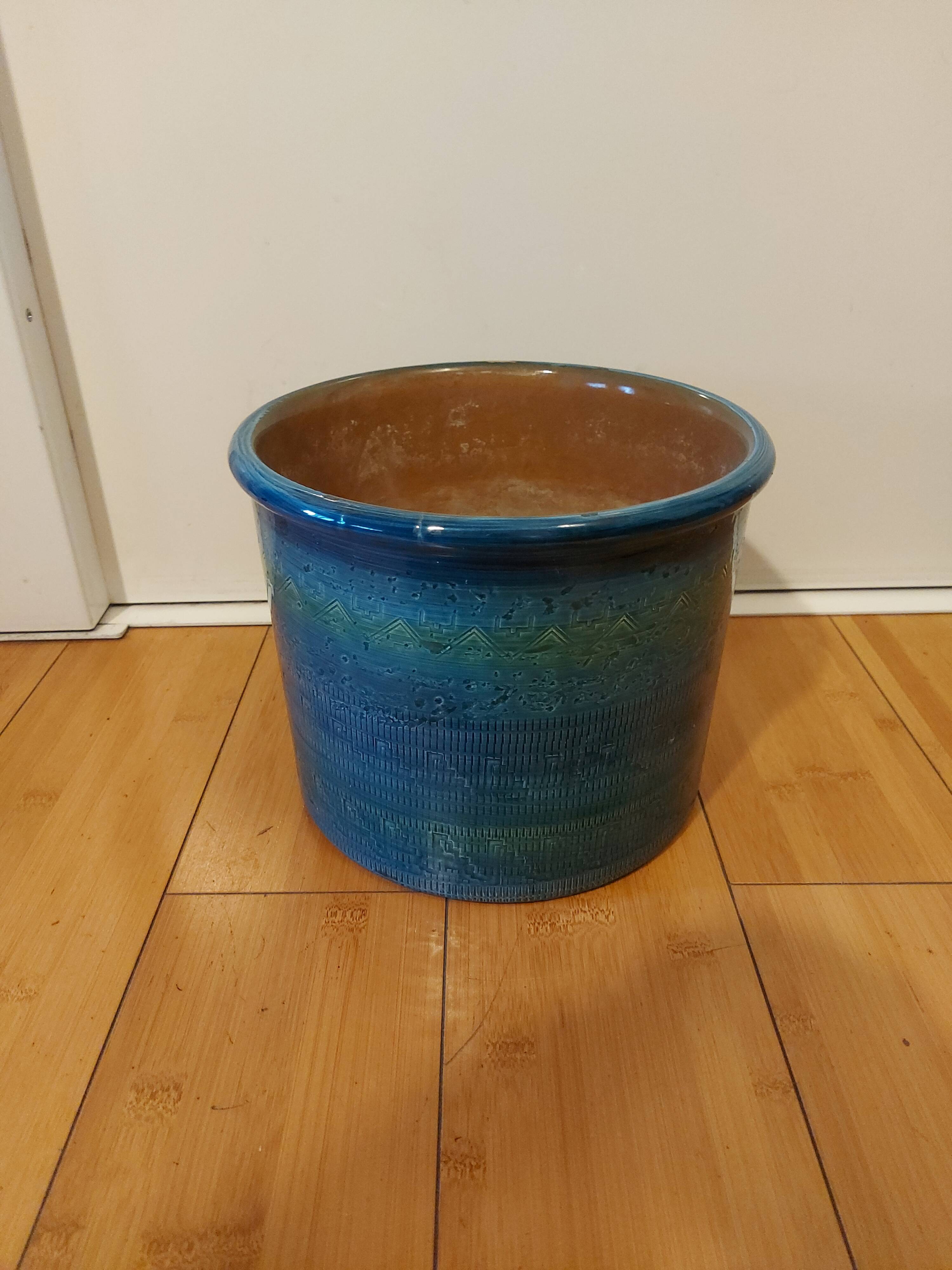 Bitossi ceramic pot cache