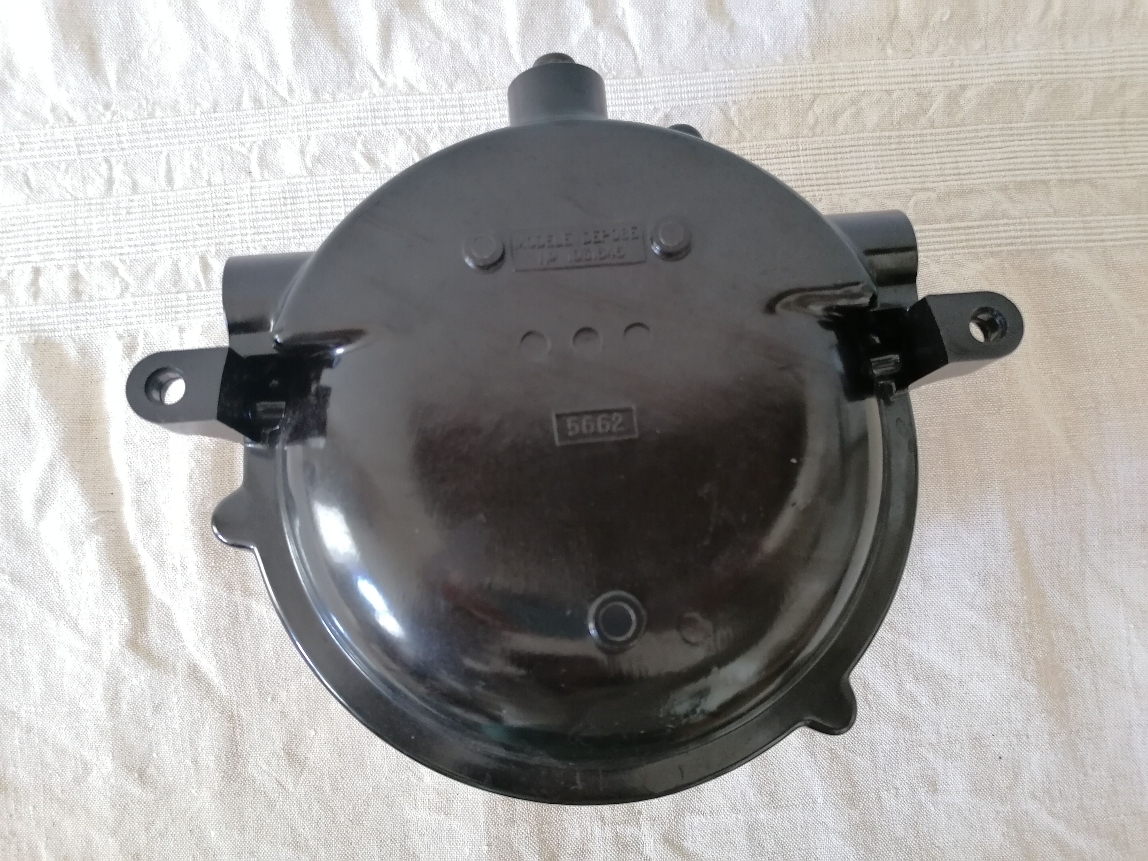 Round sconce in bakelite