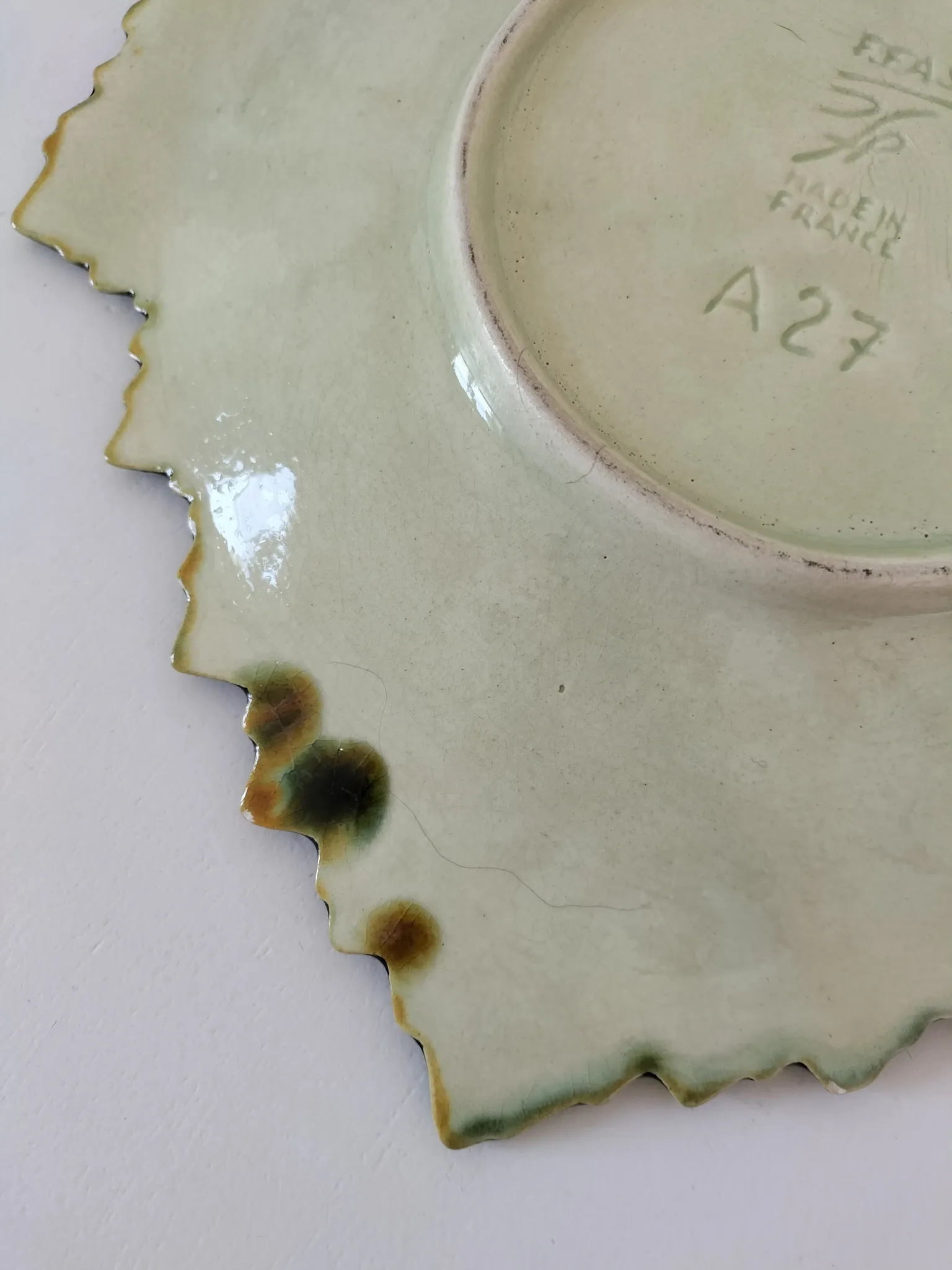 Clay leaf cutter – Art Pottery of the Sorgue