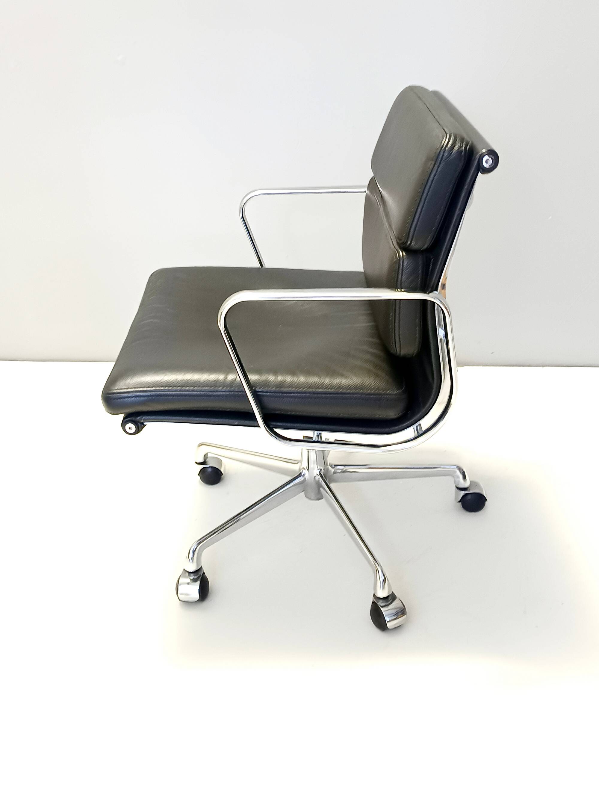 Postmodern Black Leather Soft Pad Chair Charles & Ray Eames for ICF