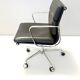 Chaise en cuir noir postmoderne avec coussin souple Charles & Ray Eames pour ICF