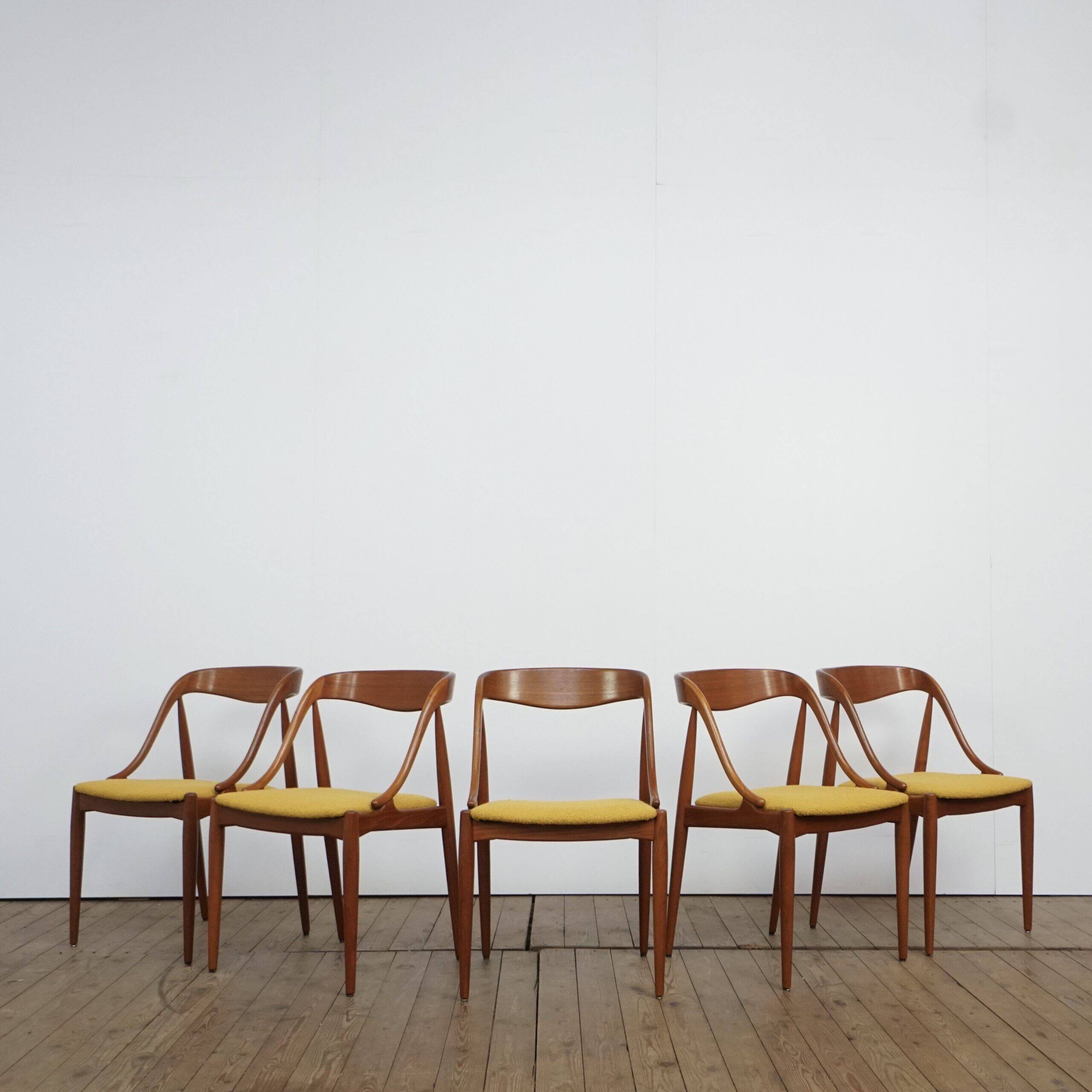 Ensemble de 5 chaises de salle à manger Johannes Andersen avec tissu neuf