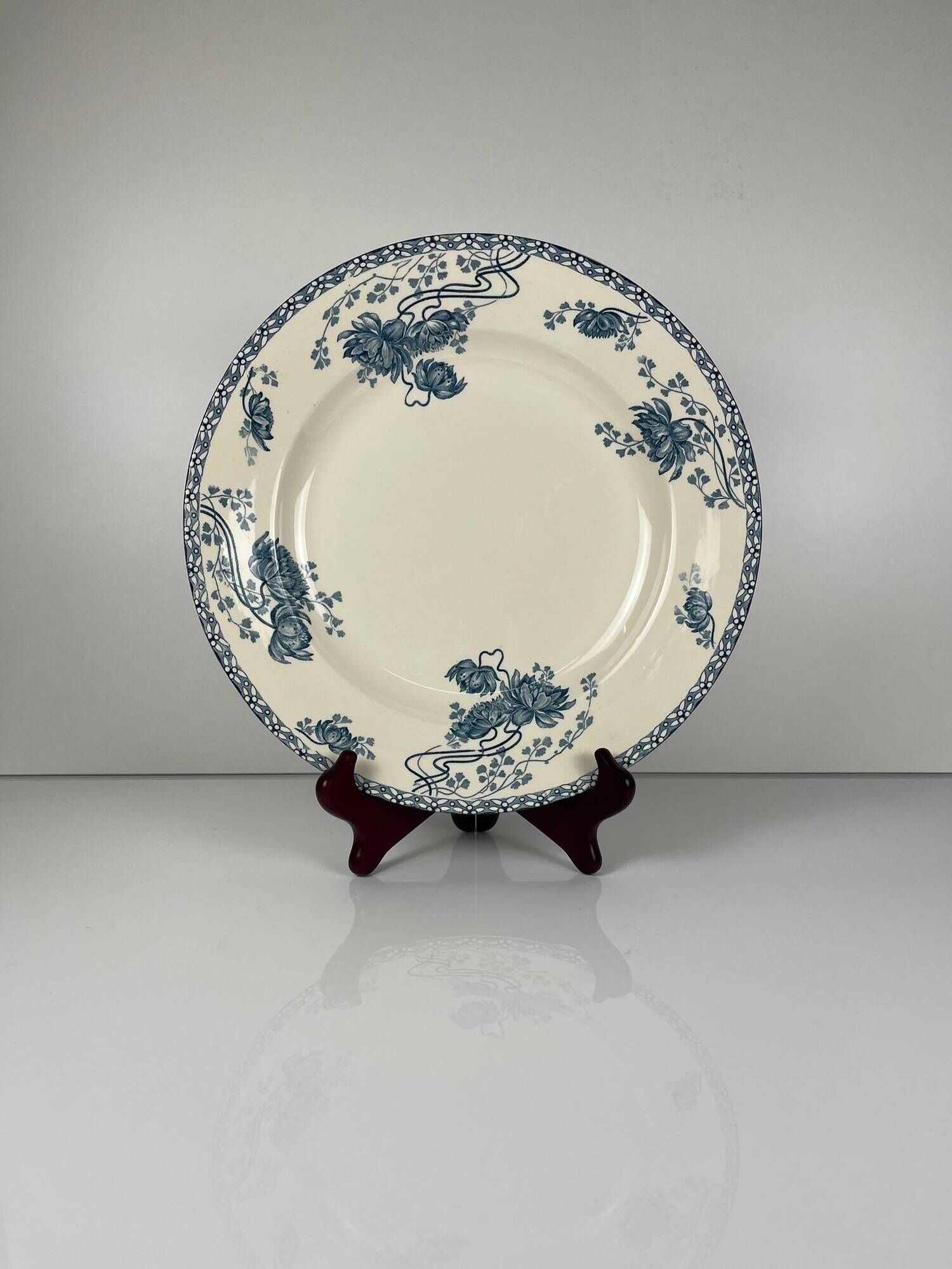 Large round blue "Royat" dish, U&C Sarreguemines, 1879 - 1918.