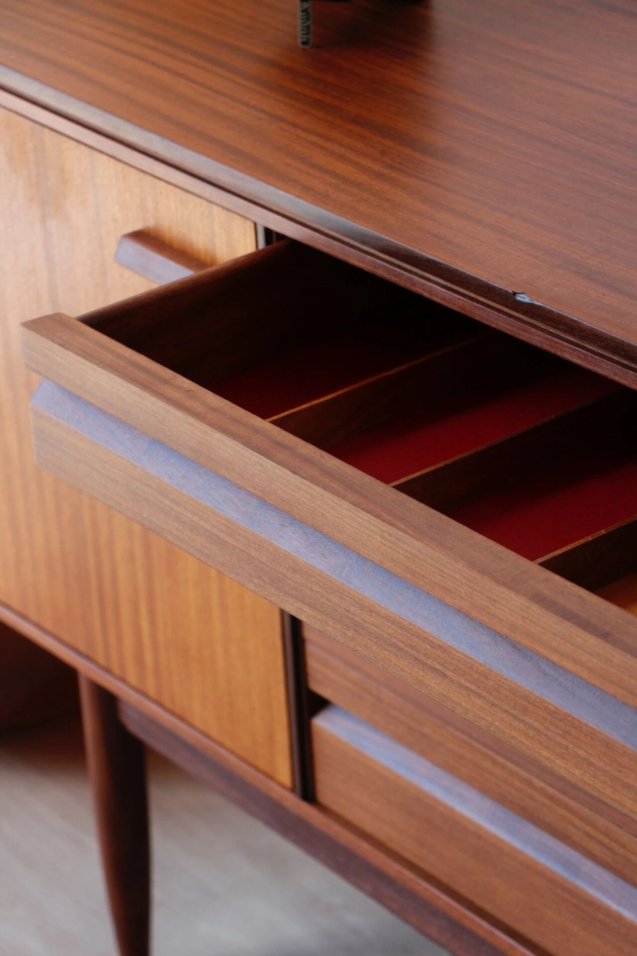 British modernist enfilade White & Newton | Iconic design