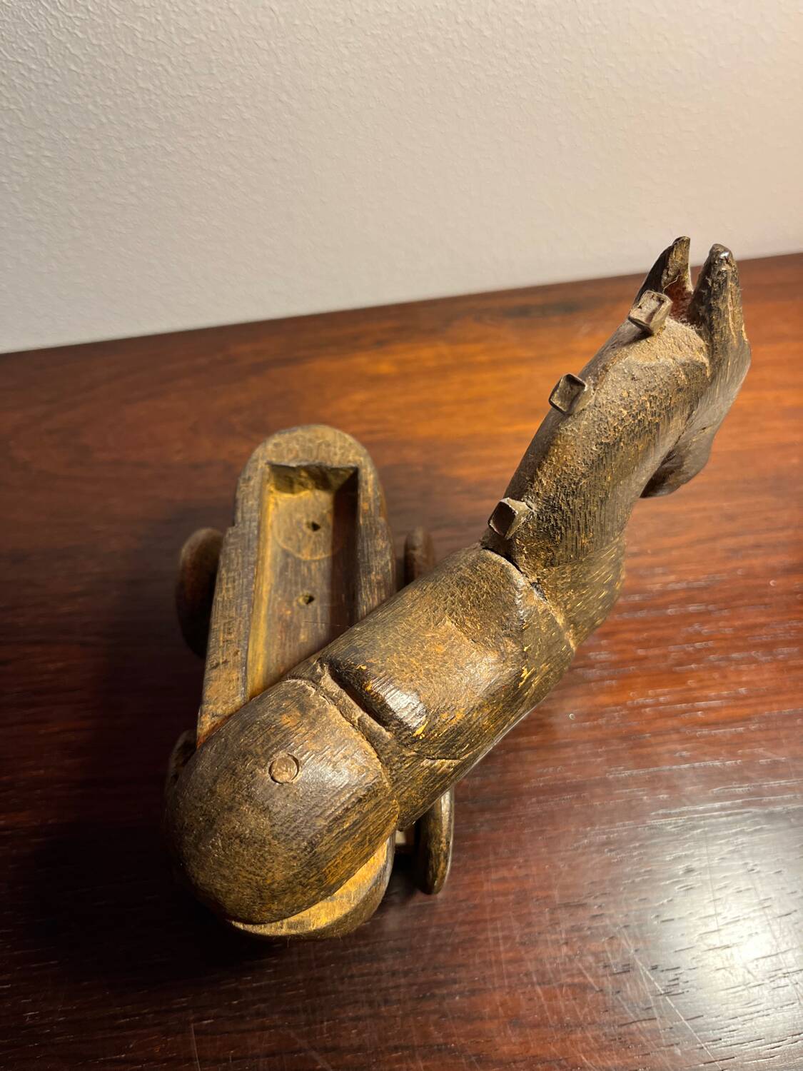 Cheval art populaire en bois sculpté