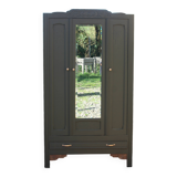 Art Deco wardrobe with three doors – Kaki Barda (Liberon)