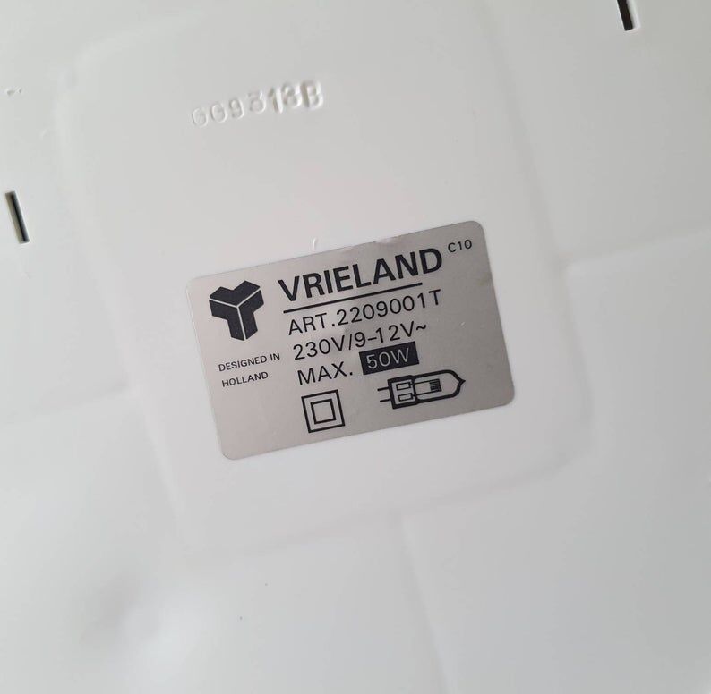 Vrieland white metal vintage desk lamp