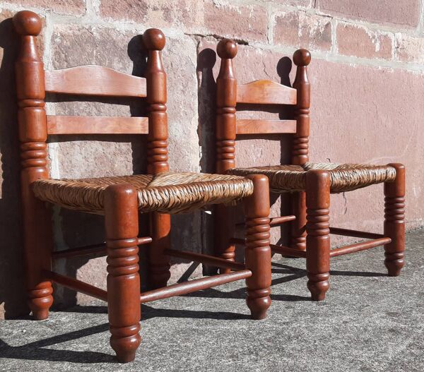 Paire de fauteuils bas de cheminée. (Assise paille)