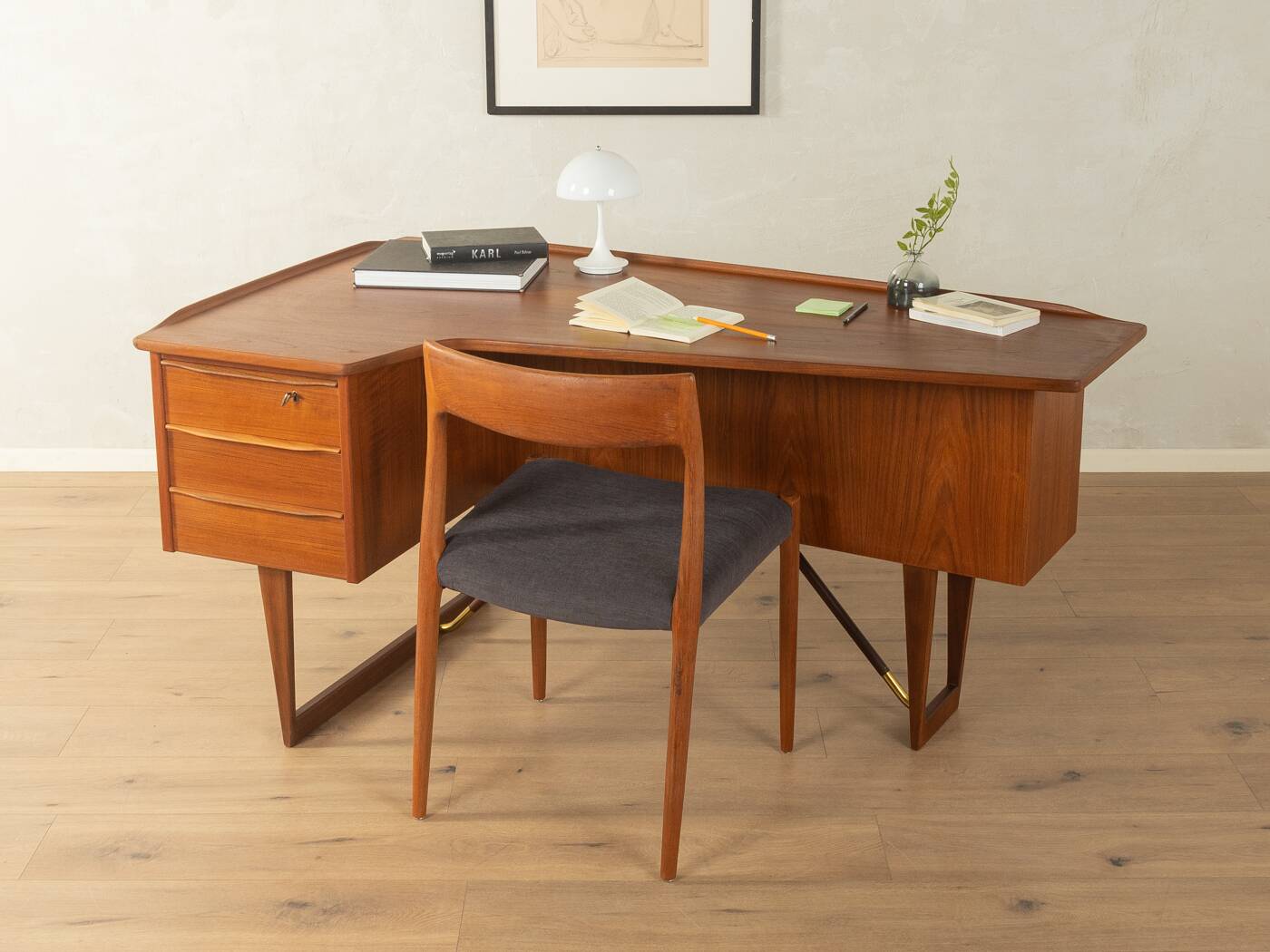 Boomerang Desk, Peter Løvig Nielsen