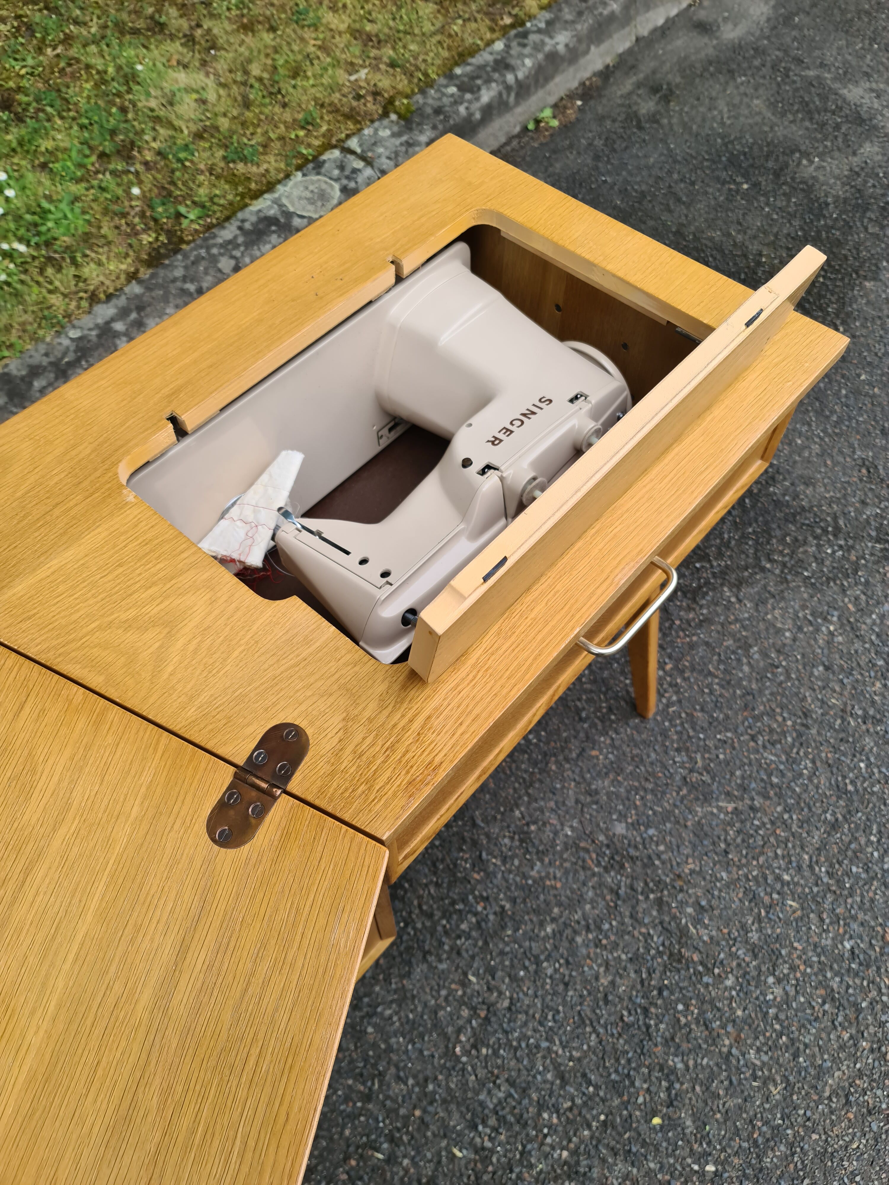 Scandinavian vintage desk 1960 (Singer sewing machine)