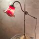 Lampe1900 laiton socle fonte tres lourd , tulipe rouge peint et or