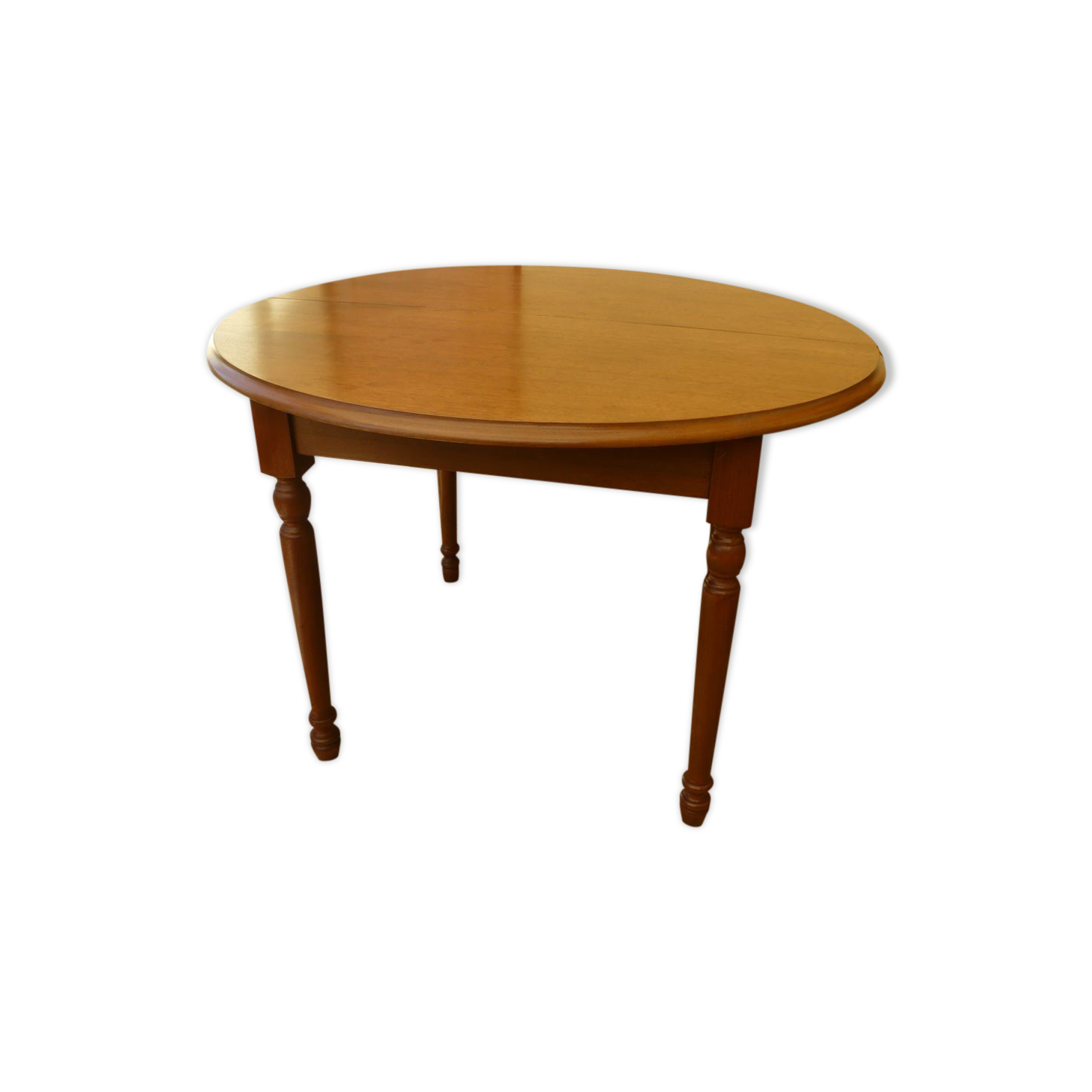 Solid wood round table with retractable extension