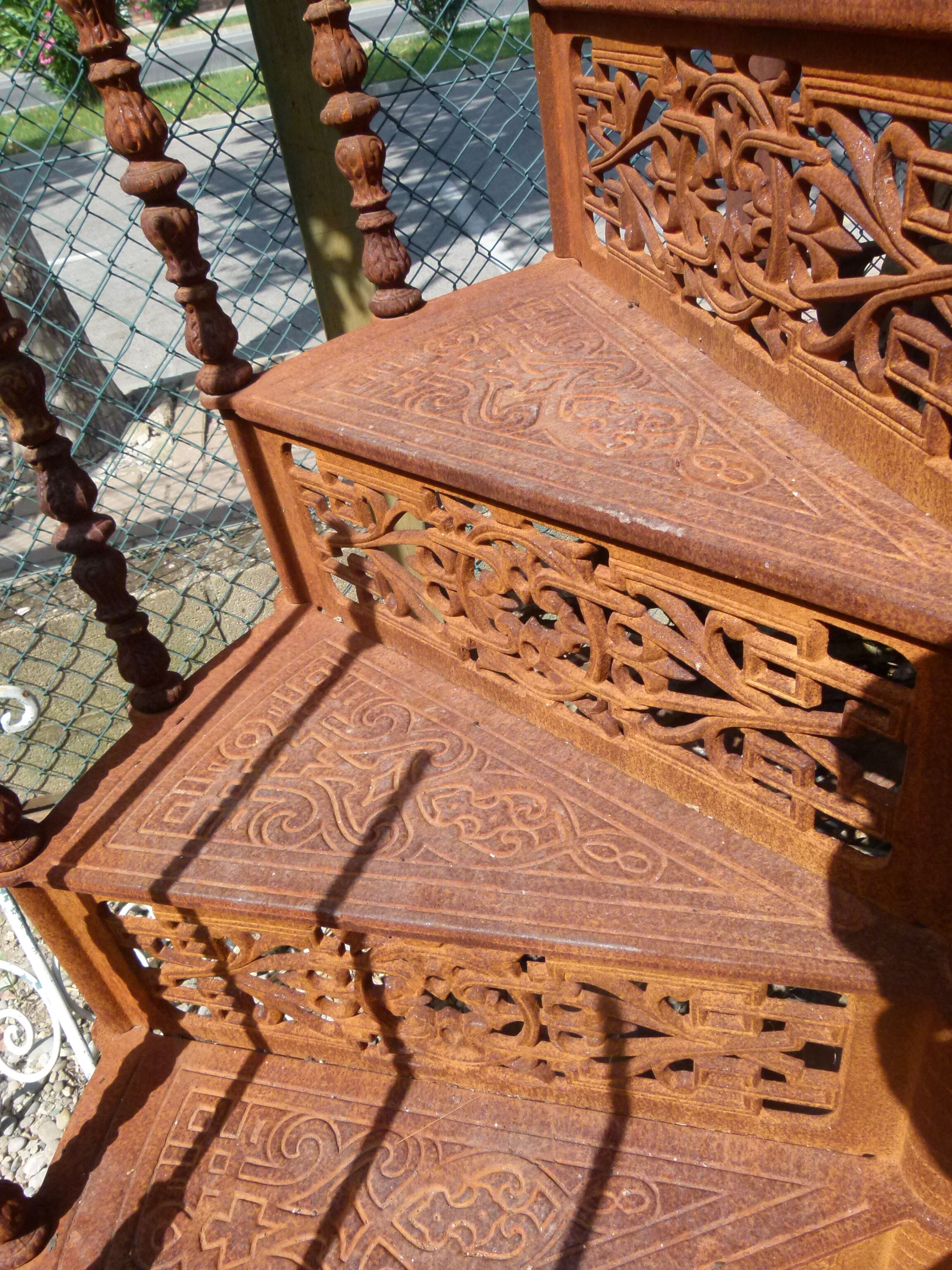 Spiral staircase in cast iron XXth