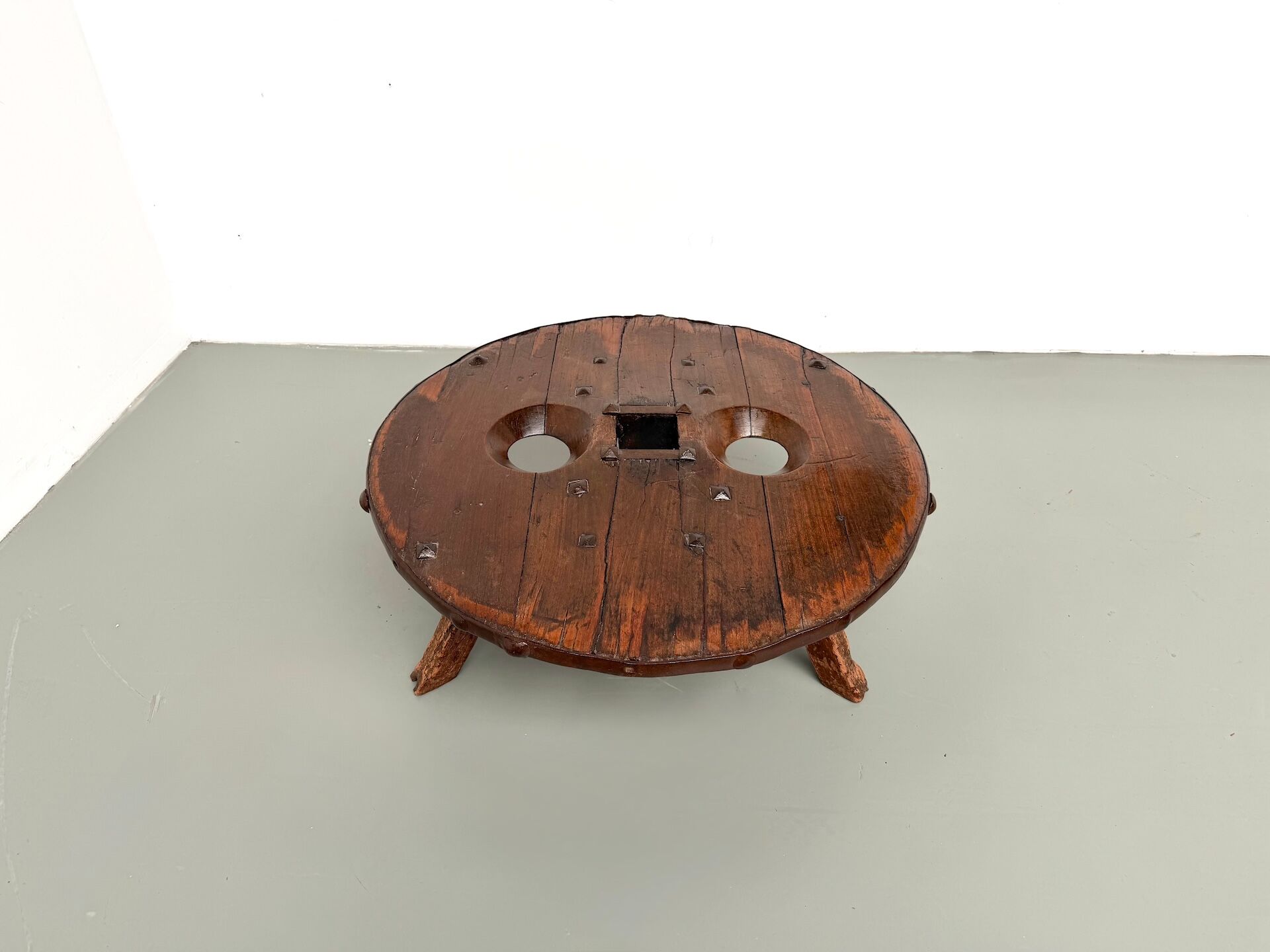 Brutalist Circular Coffee Table in Solid Wood – Brazilian Folk Art