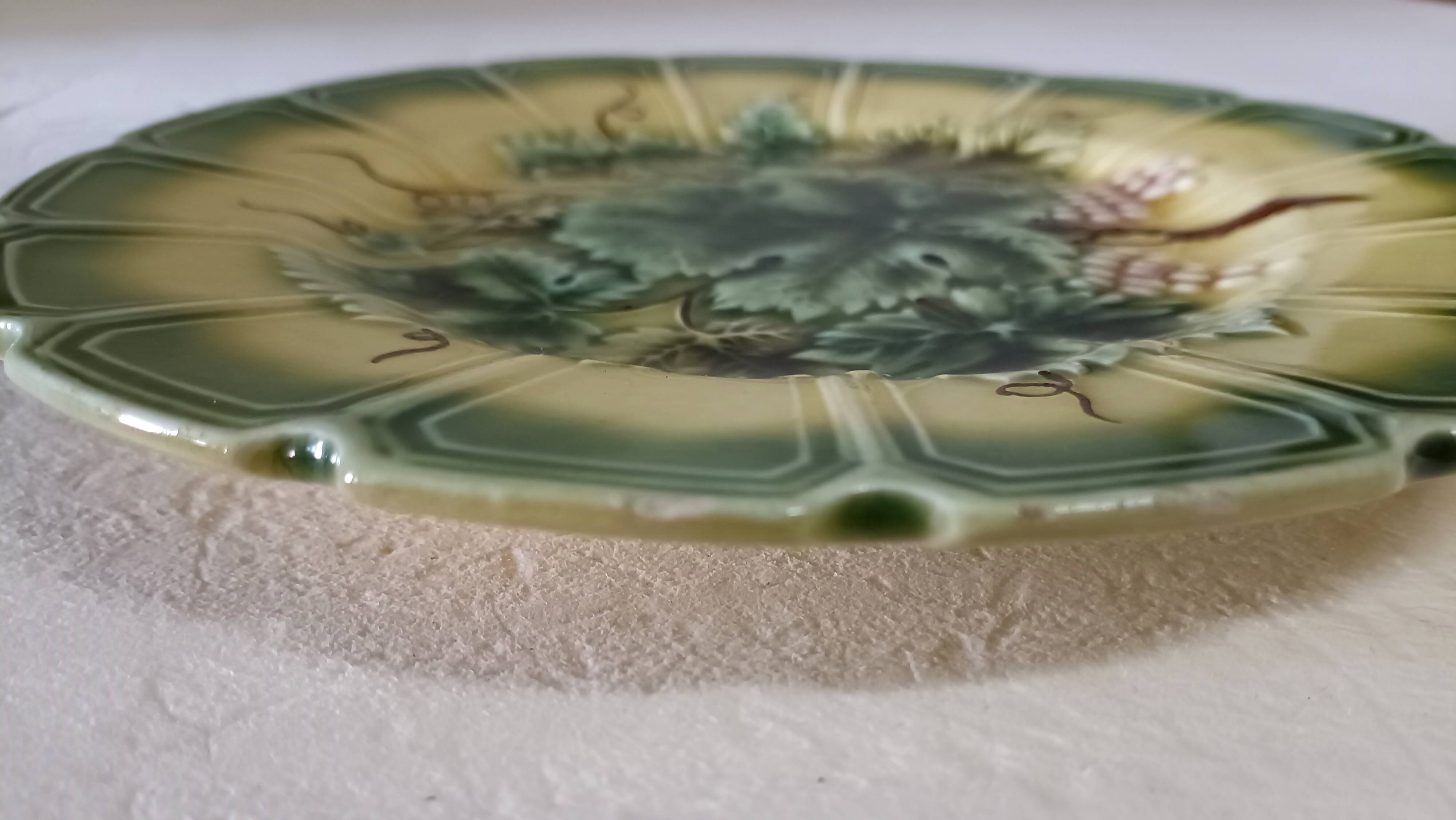 Sarreguemines barbotine plate