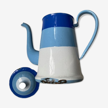 Cafetière ancienne en métal emaillé