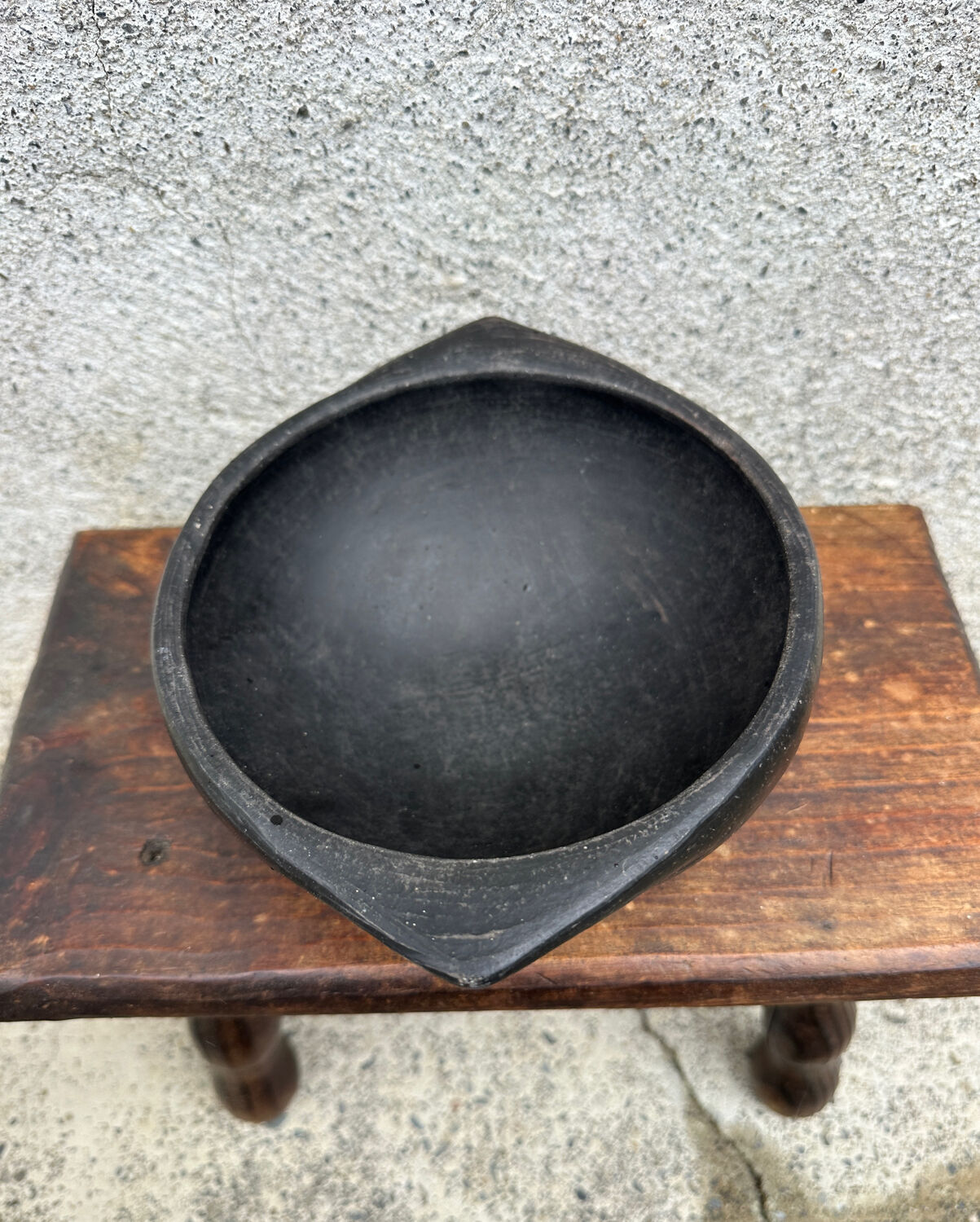 Ancient bowl, Colombian ceramic pottery La Chamba.