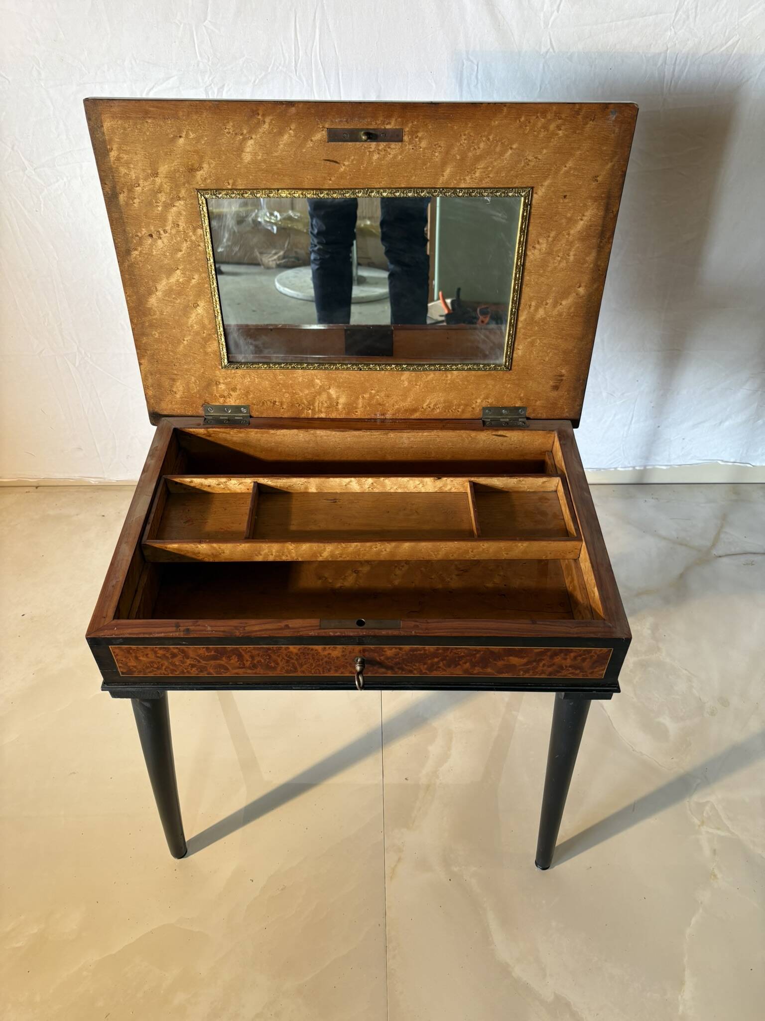 Antique Napoleon III style dressing table – Blackened wood and walnut burl