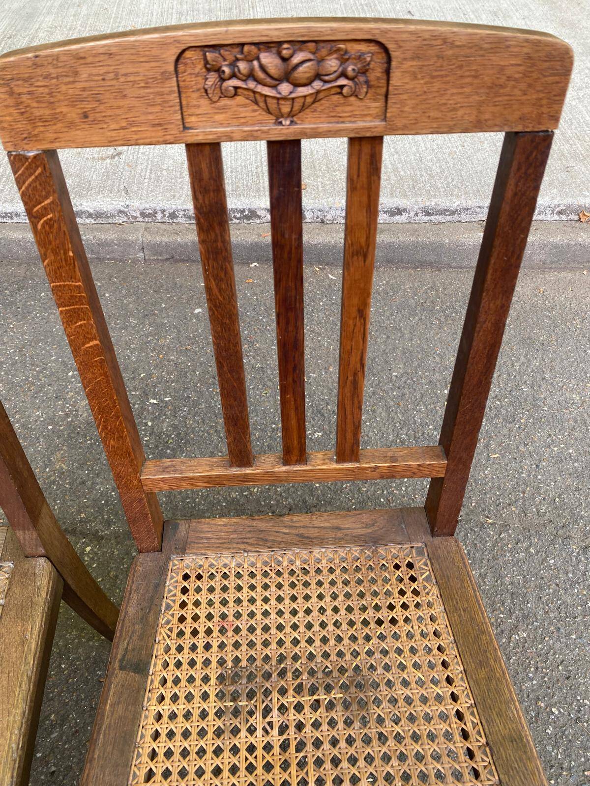 4 Art Deco chairs in solid oak with caning from the 1920s.