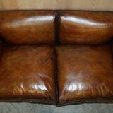Chesterfield leather canapé with claw and ball feet by Howard & Son, Victorian era.