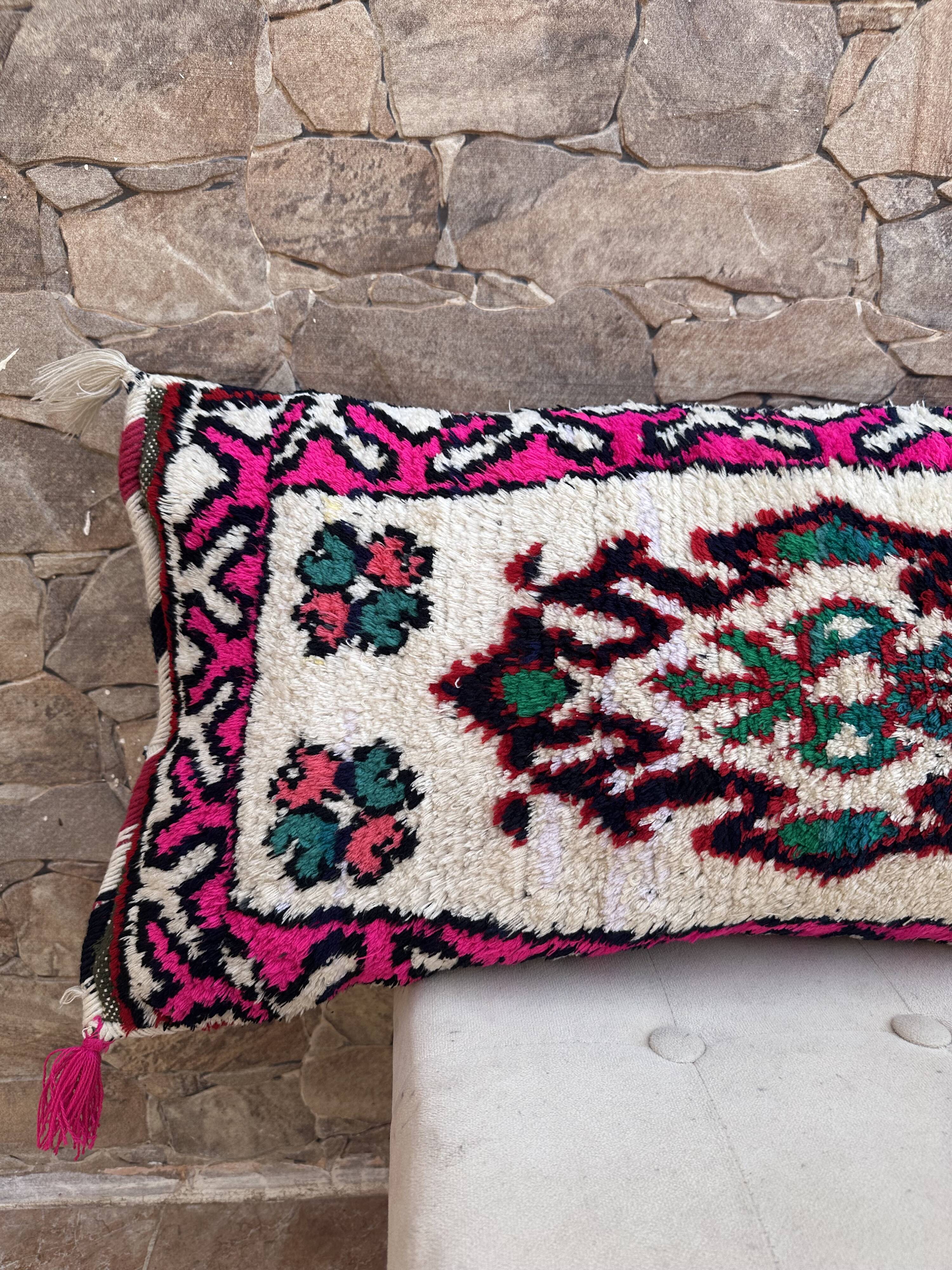 Vintage Berber wool cushion cover: Moroccan rug cushion 76x40cm