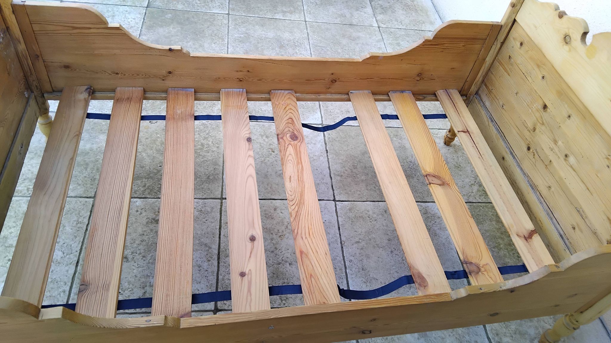 Vintage pine bed chalet style Savoie for one person