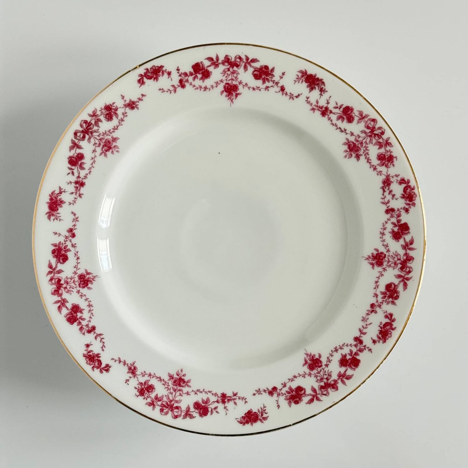 Cake stand | EPIAG | pink/purple ribbons/bows and garlands