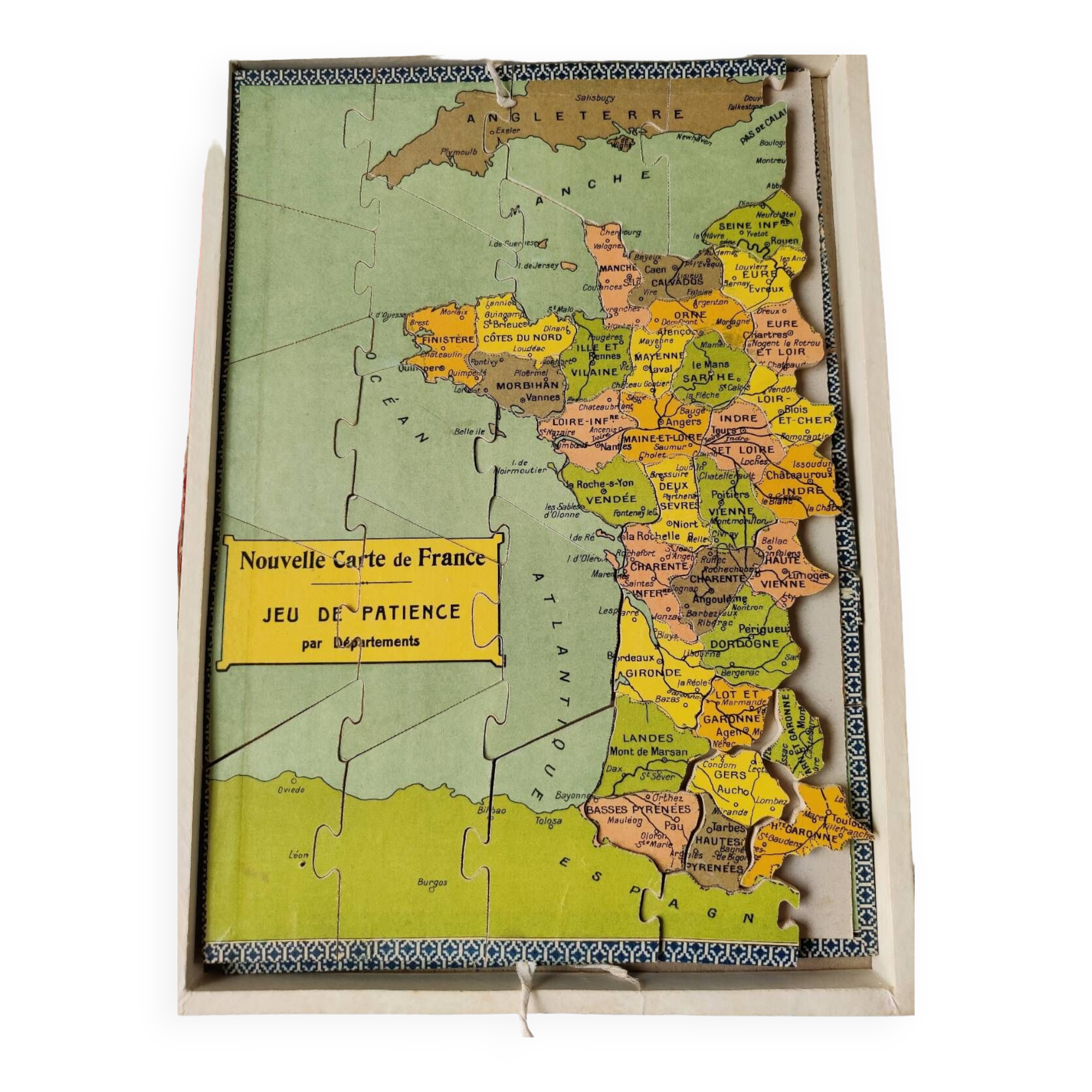 Patience game puzzle France by department Saussine antique
