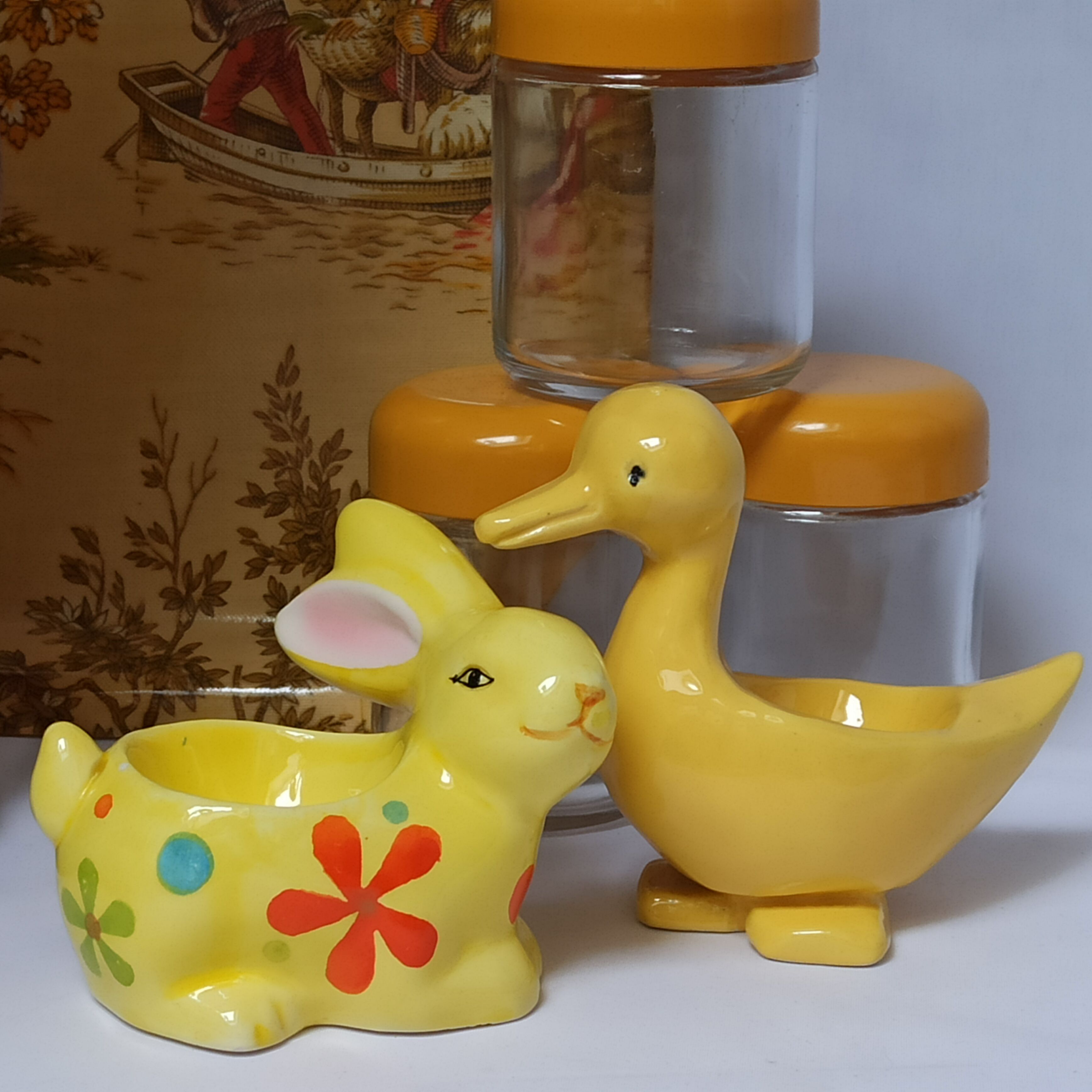 Coquetier in dabbling earthenware