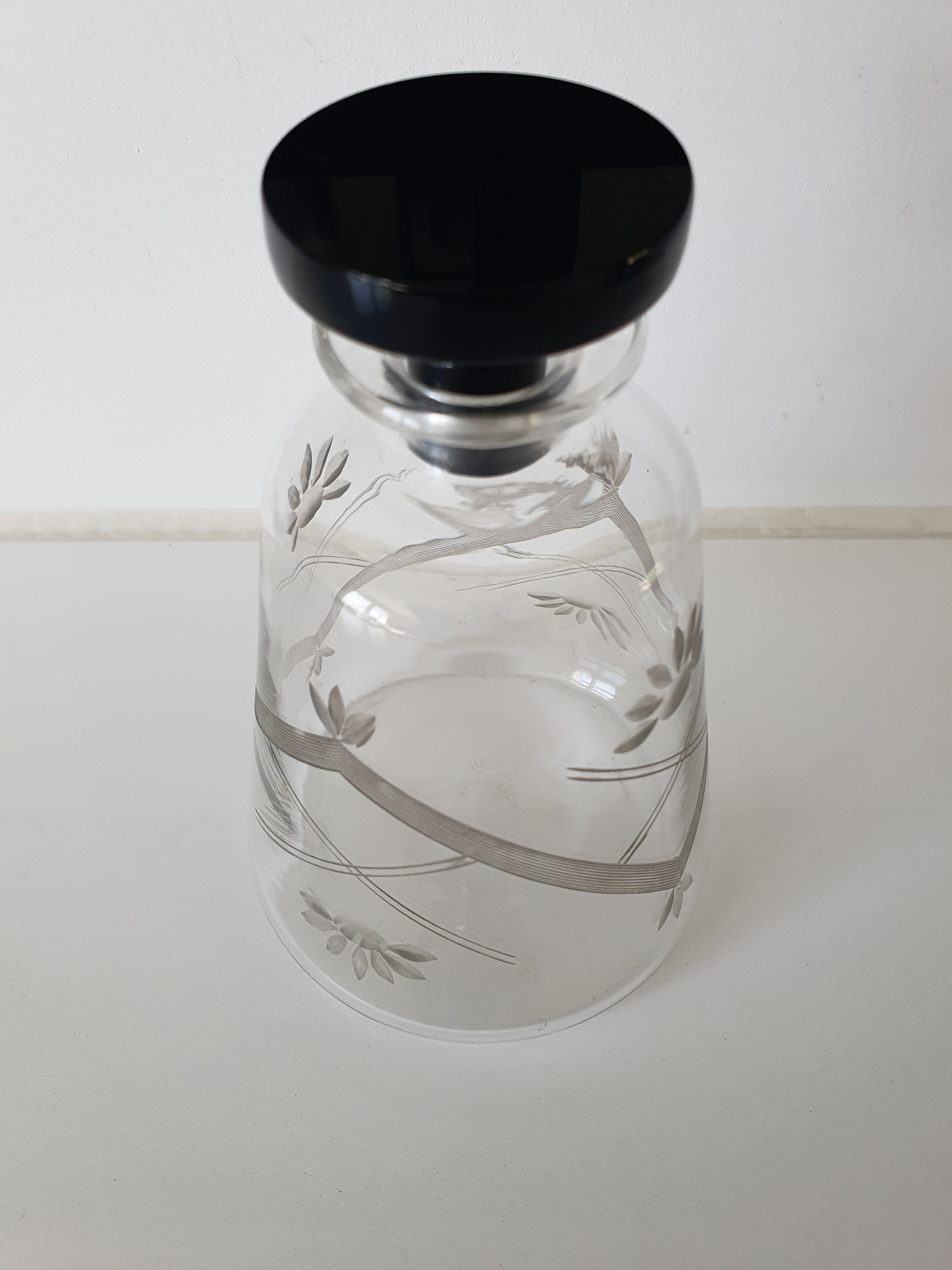 Glass decanter