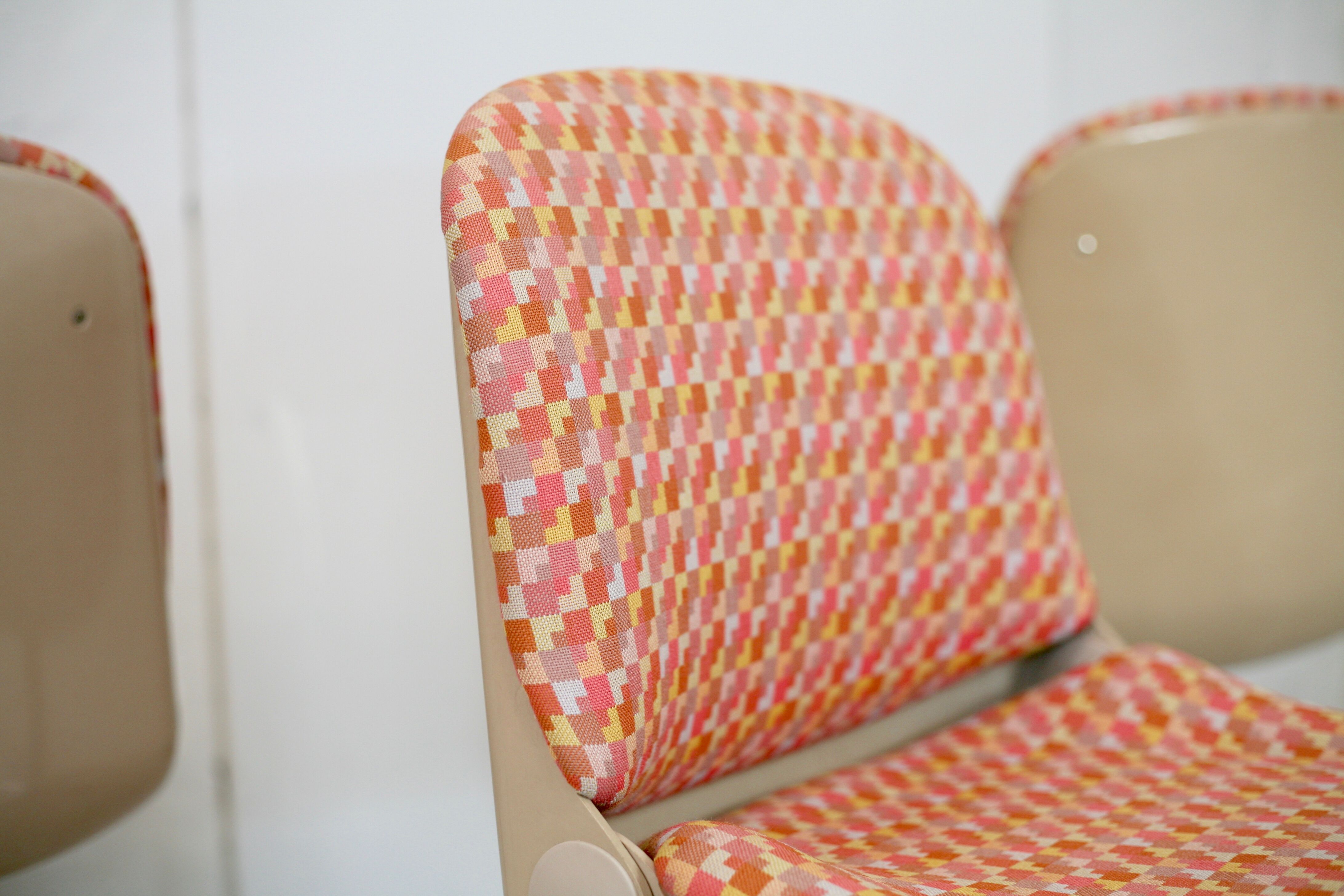 5 chairs "space age", Wilkhahn edition, plastic shells, star steel base. Circa 1970