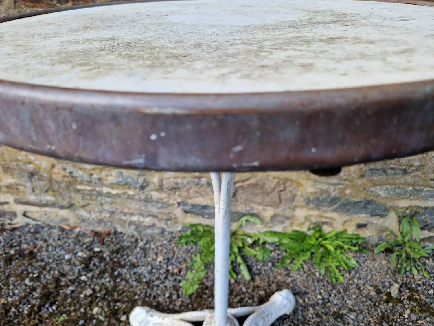 Early 20th century Parisian bistro pedestal table in marble and cast iron