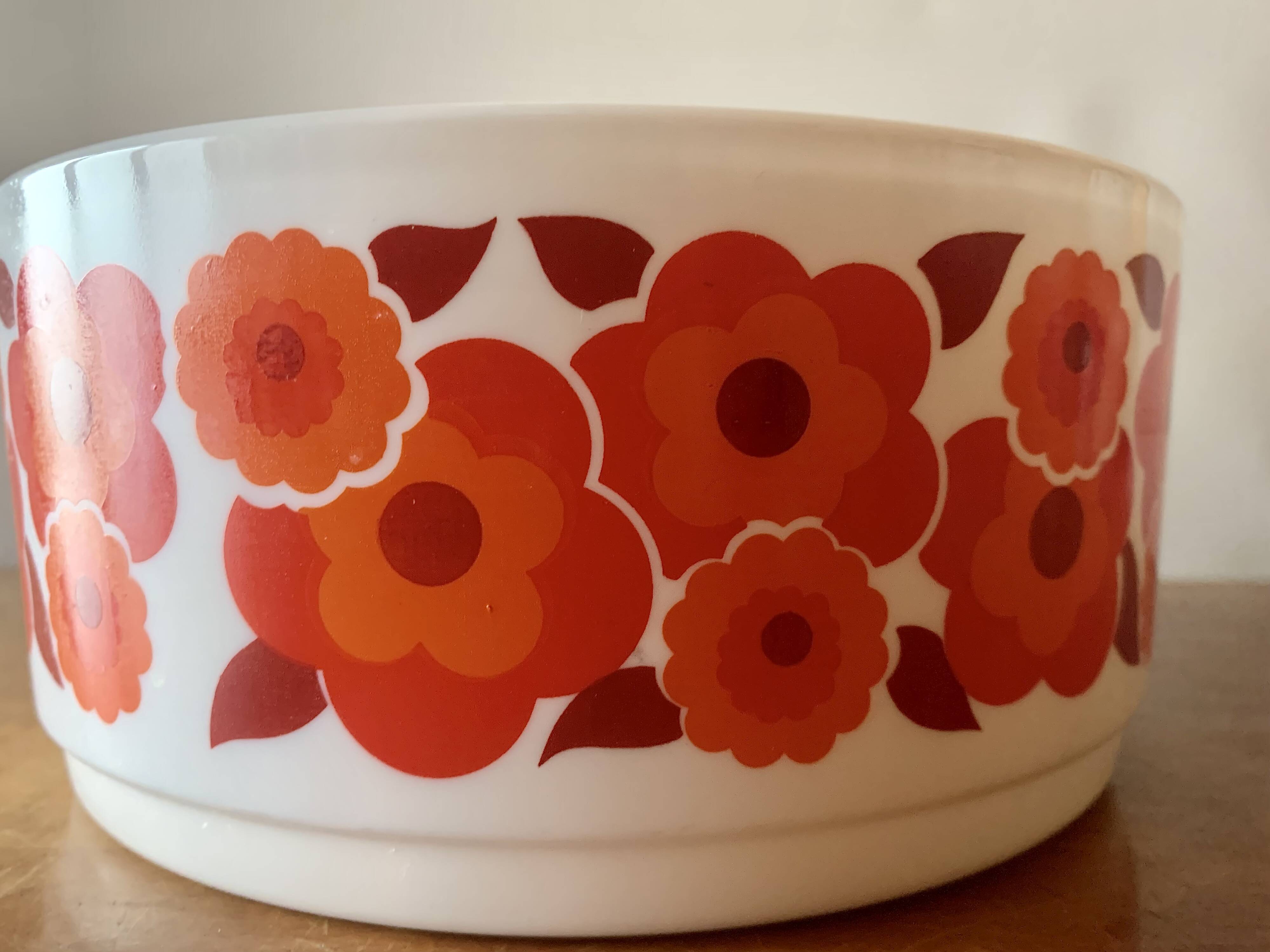 Arcopal Lotus salad bowl