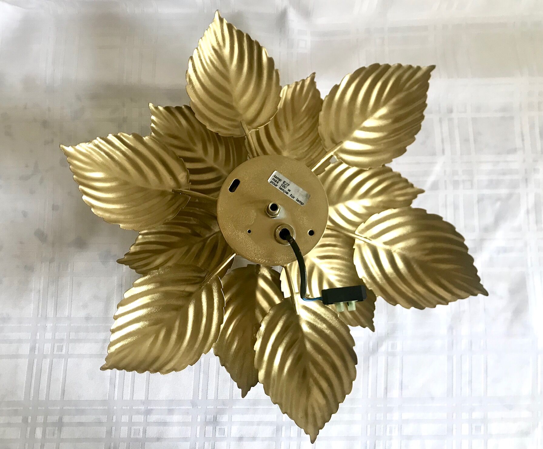 Wall lamp or ceiling lamp golden flower