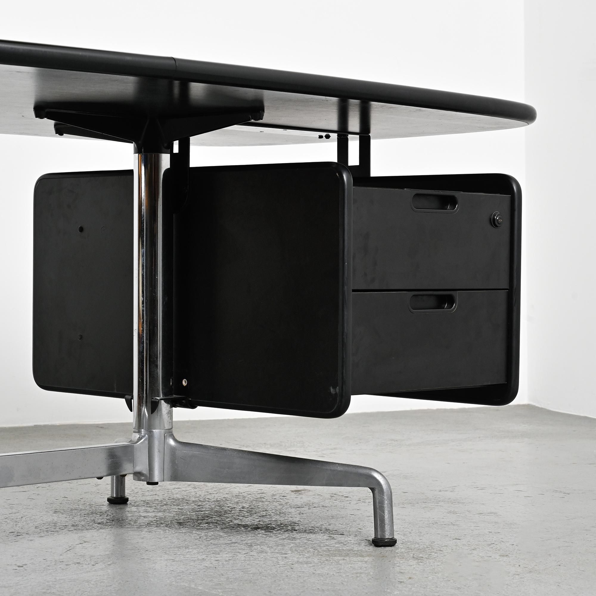 Black desk by Giancarlo Piretti for Castelli, Italy, circa 1970.