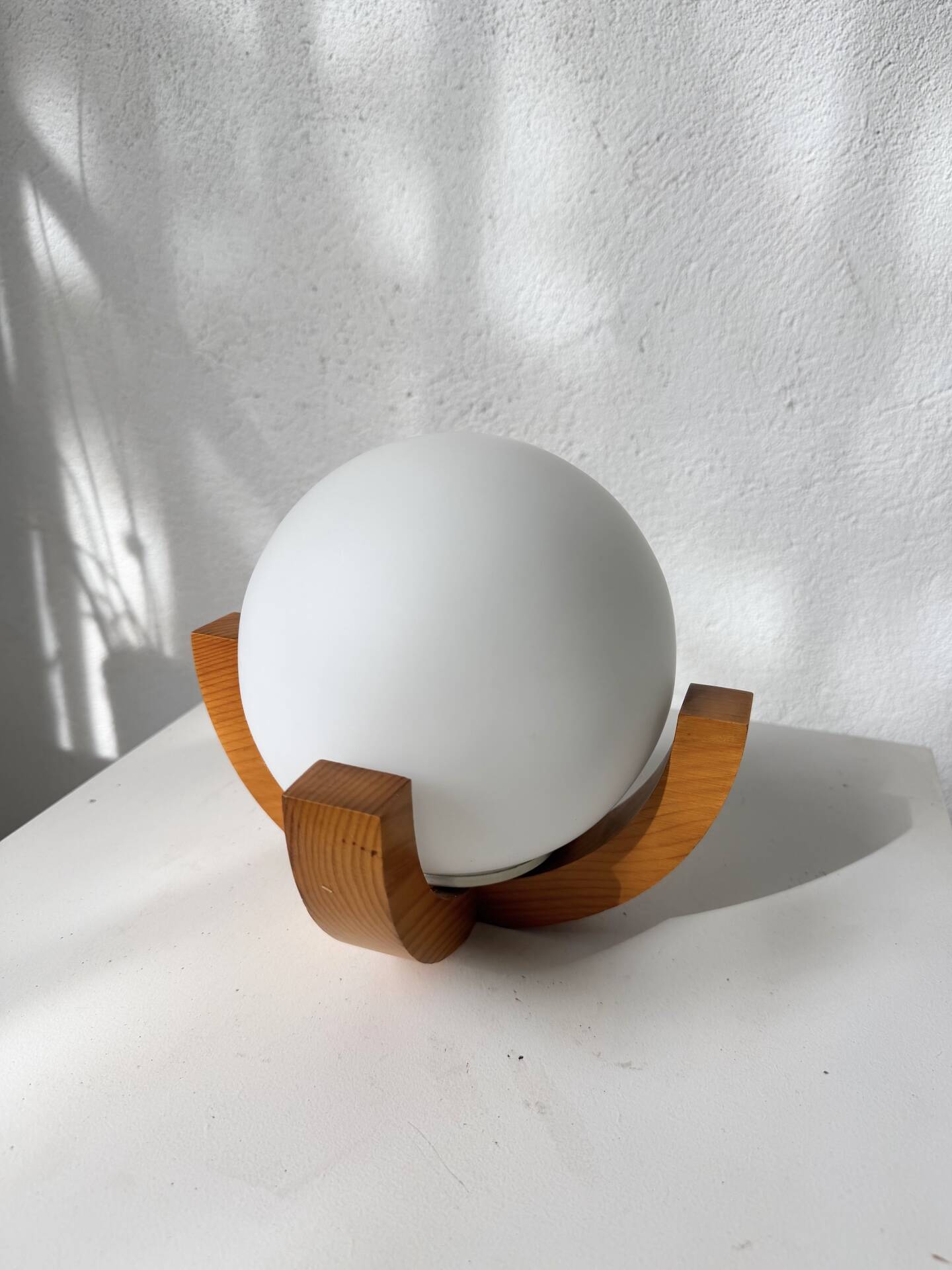 1980s pin support ball desk lamp