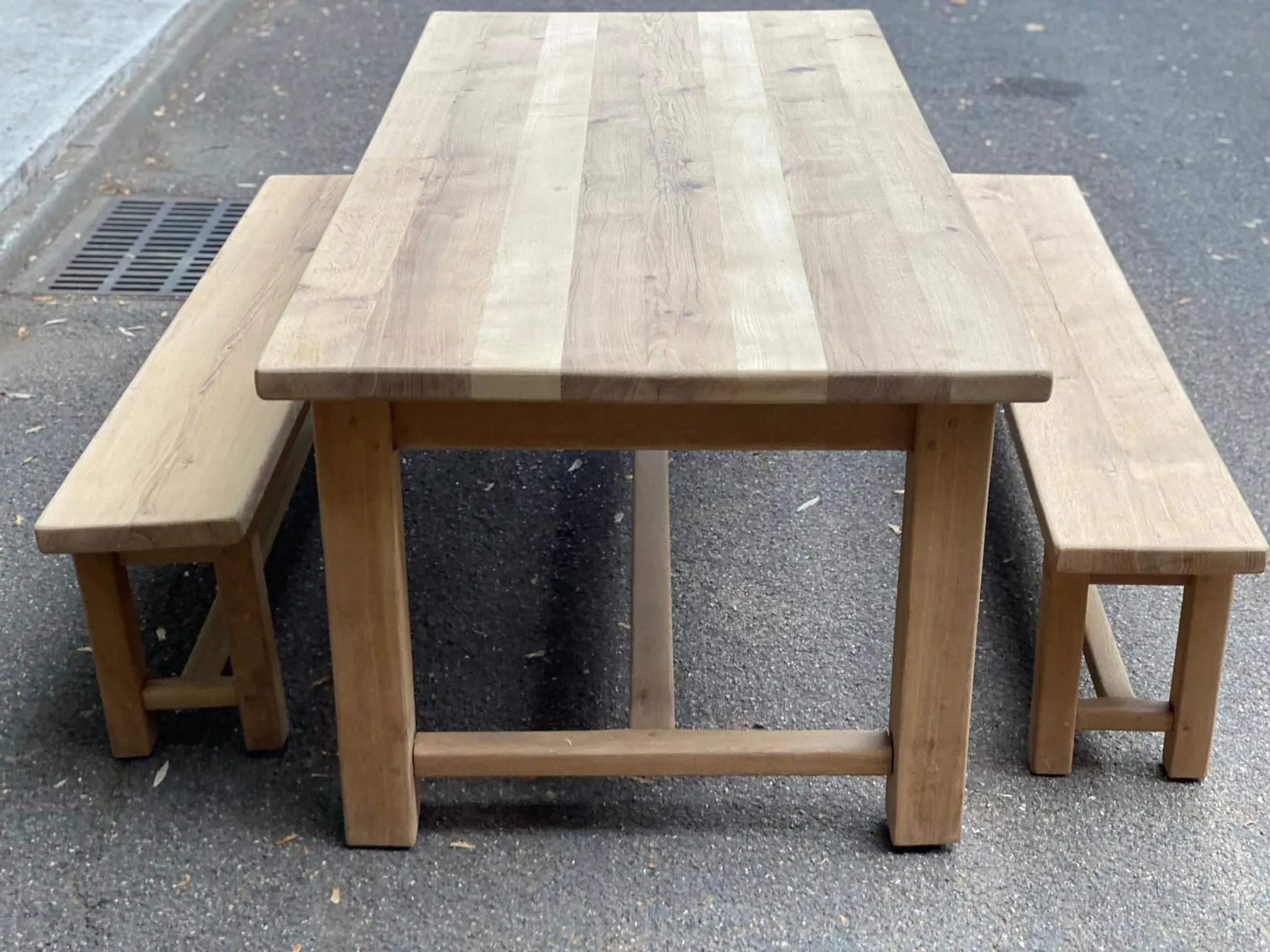 2 stripped farmhouse benches in solid oak, 1970, 175cm.