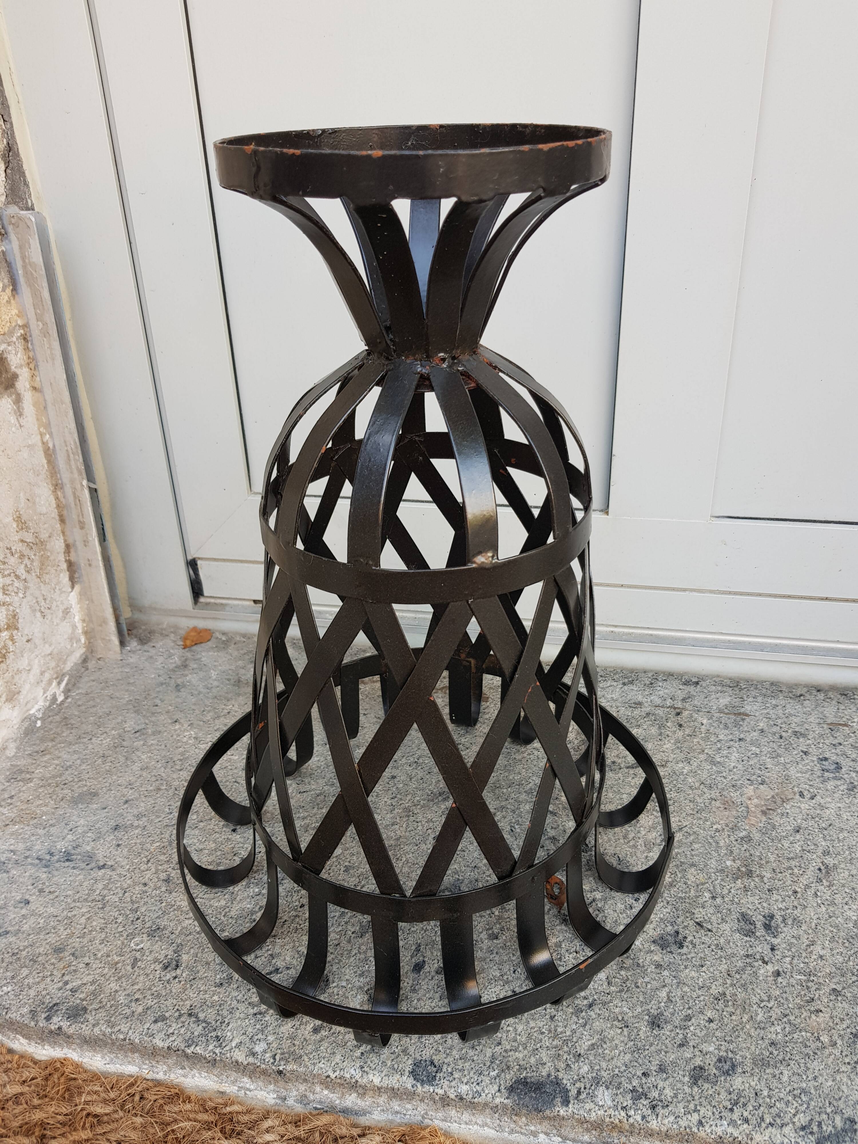 Black metal pot cover