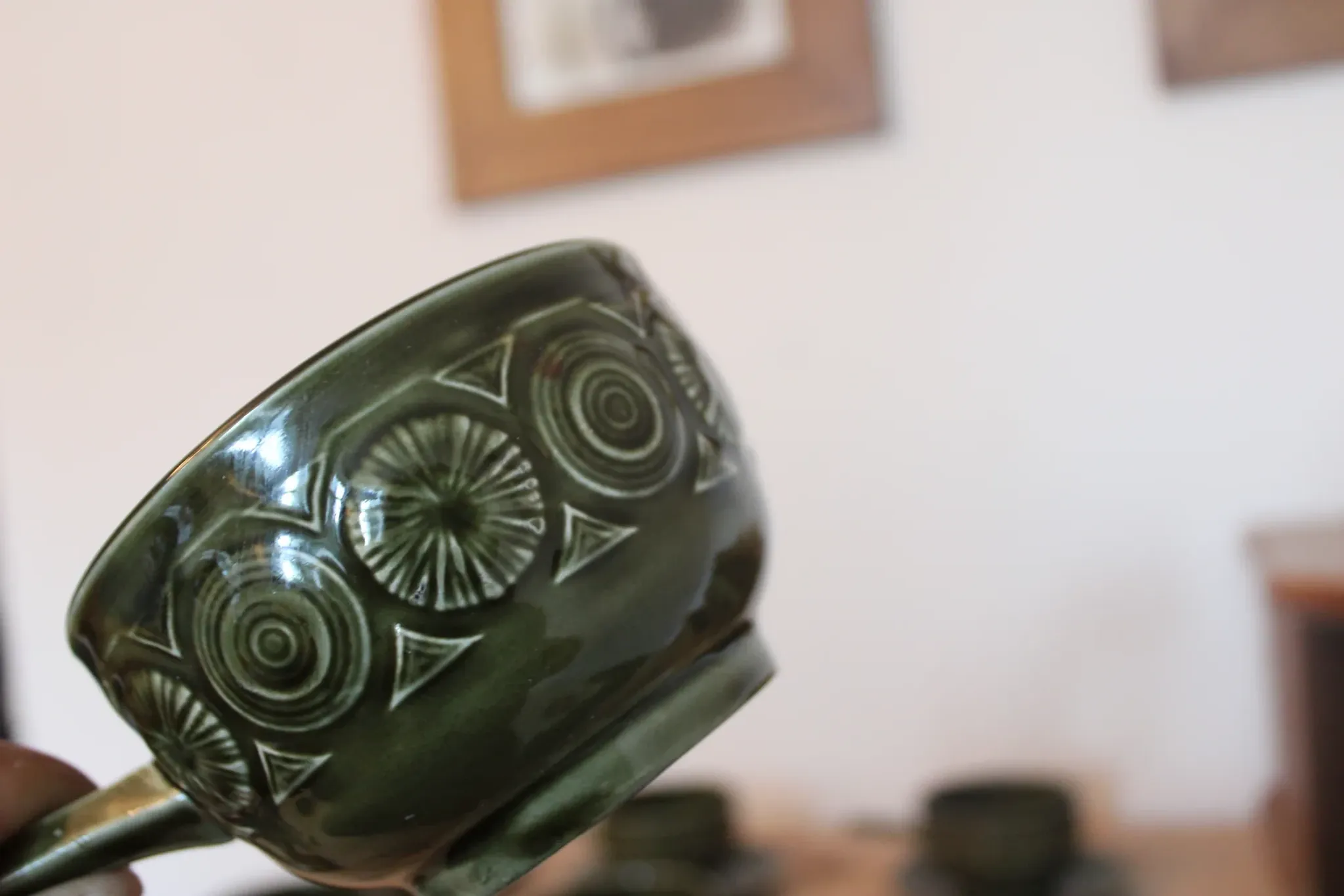 Vintage Tams England service – 6 soup bowls with handles and saucers in olive green ceramic.